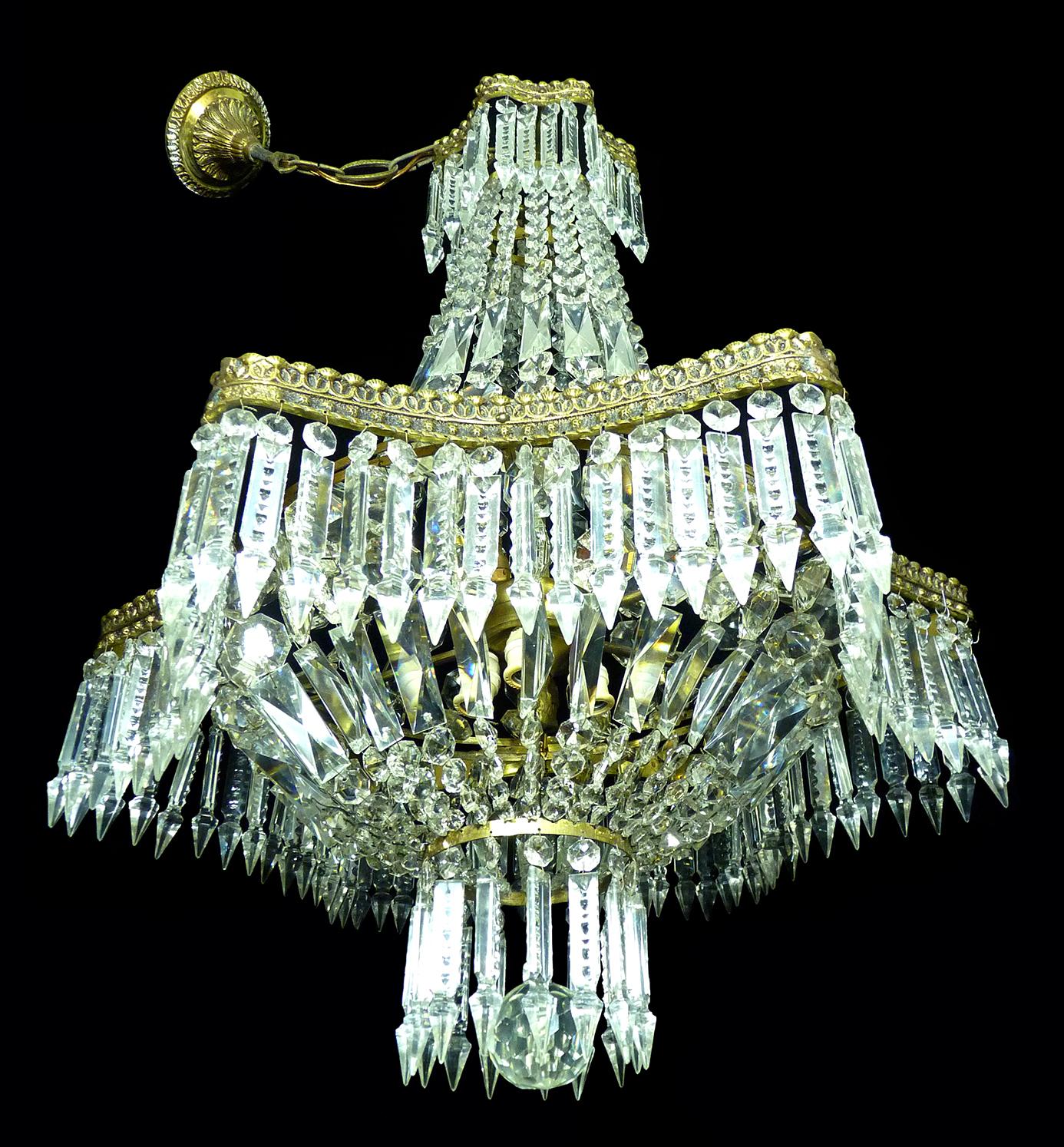 Louis XVI French Empire Cut Crystal Basket and Gilt Bronze Chandelier In Good Condition In Coimbra, PT