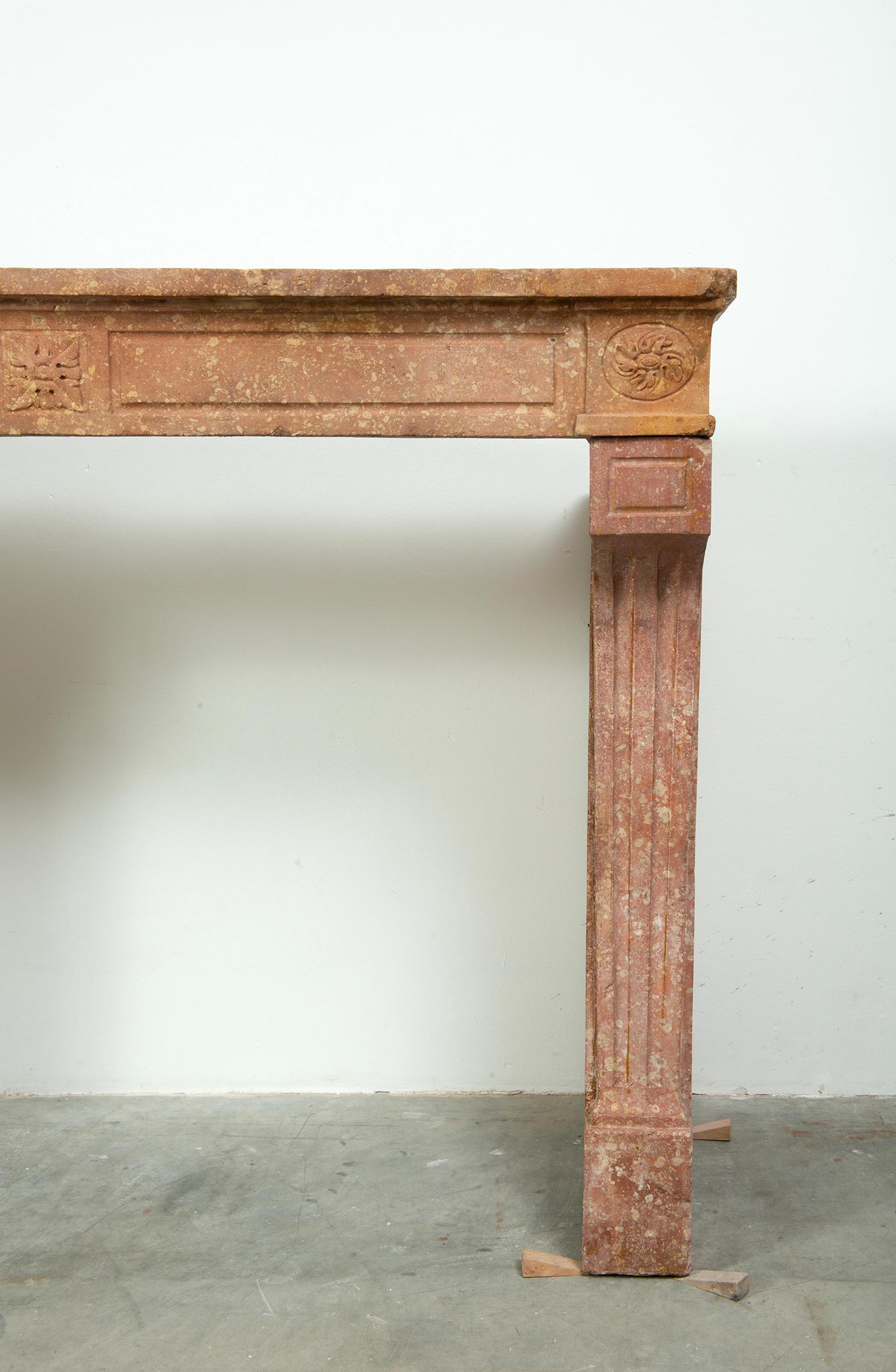 Louis XVI French Fireplace in Rare Rose Limestone For Sale 4
