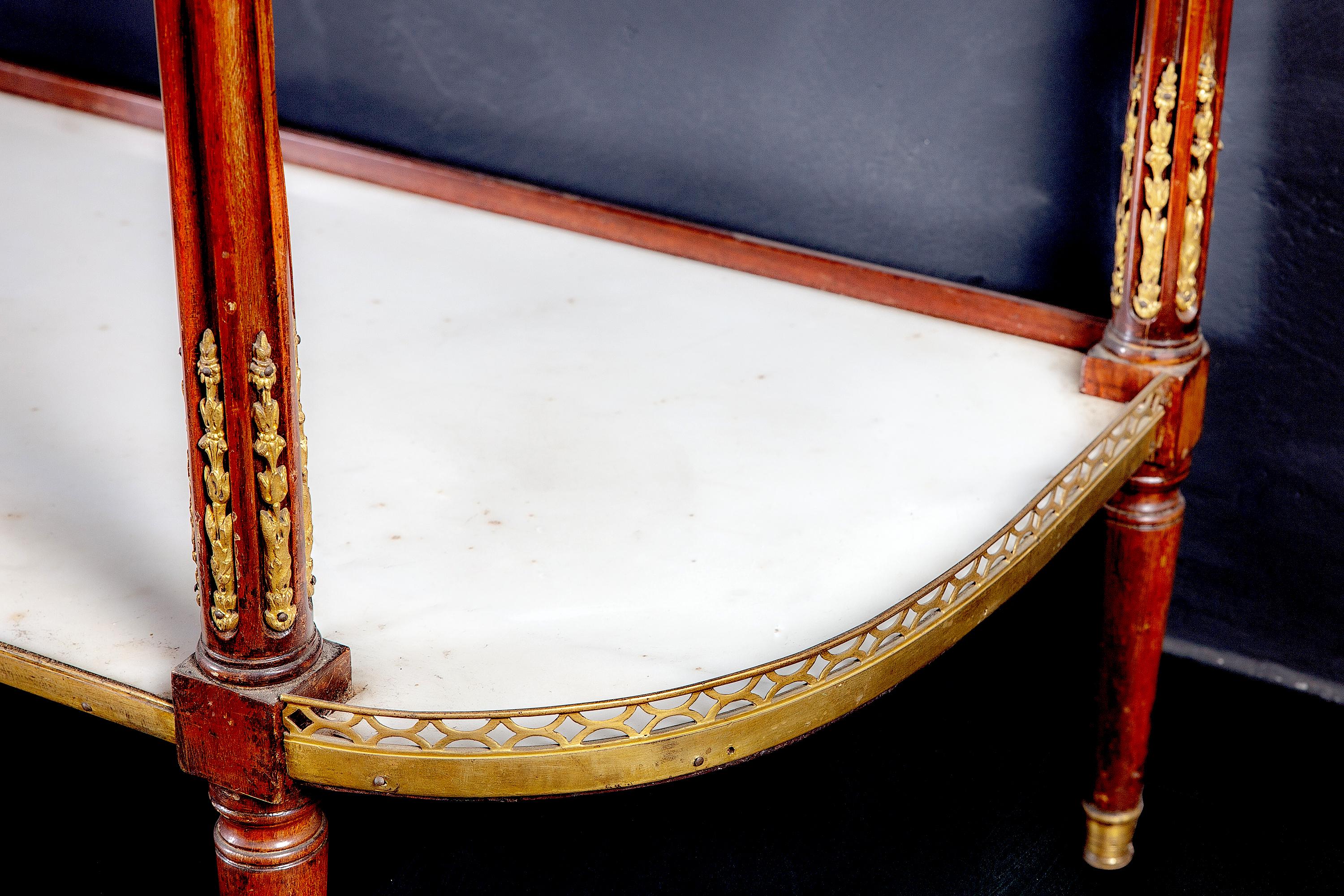 Mesa consola de postre francesa Luis XVI de caoba montada en ormolina, 1780 siglo XVIII y antes en venta