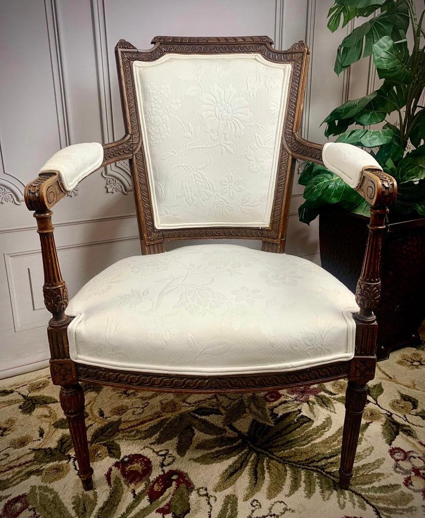 Louis XVI French Neoclassical Armchair For Sale 2