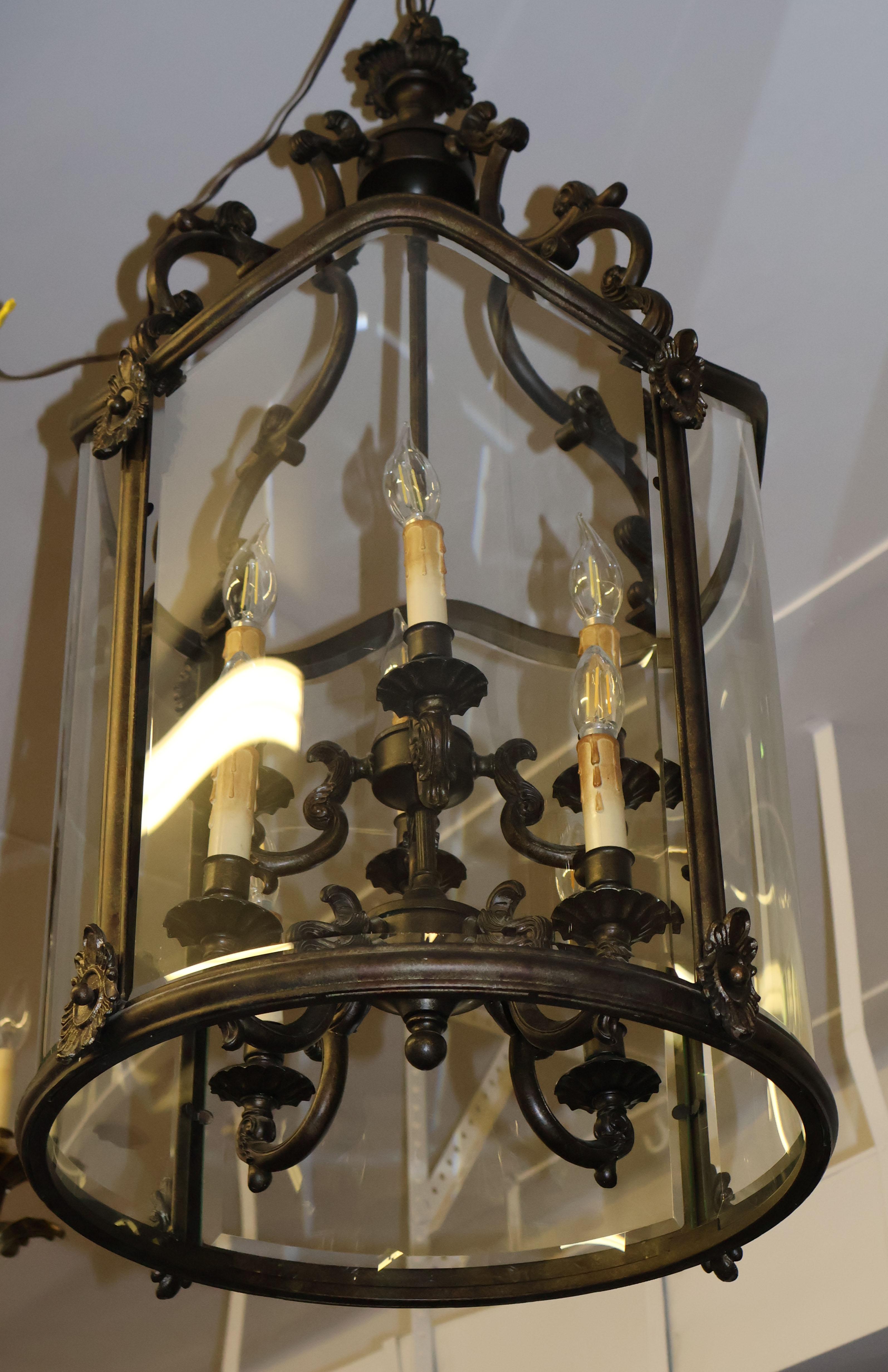 Lanterne de style Louis XVI à 8 lumières en bronze foncé en vente 5