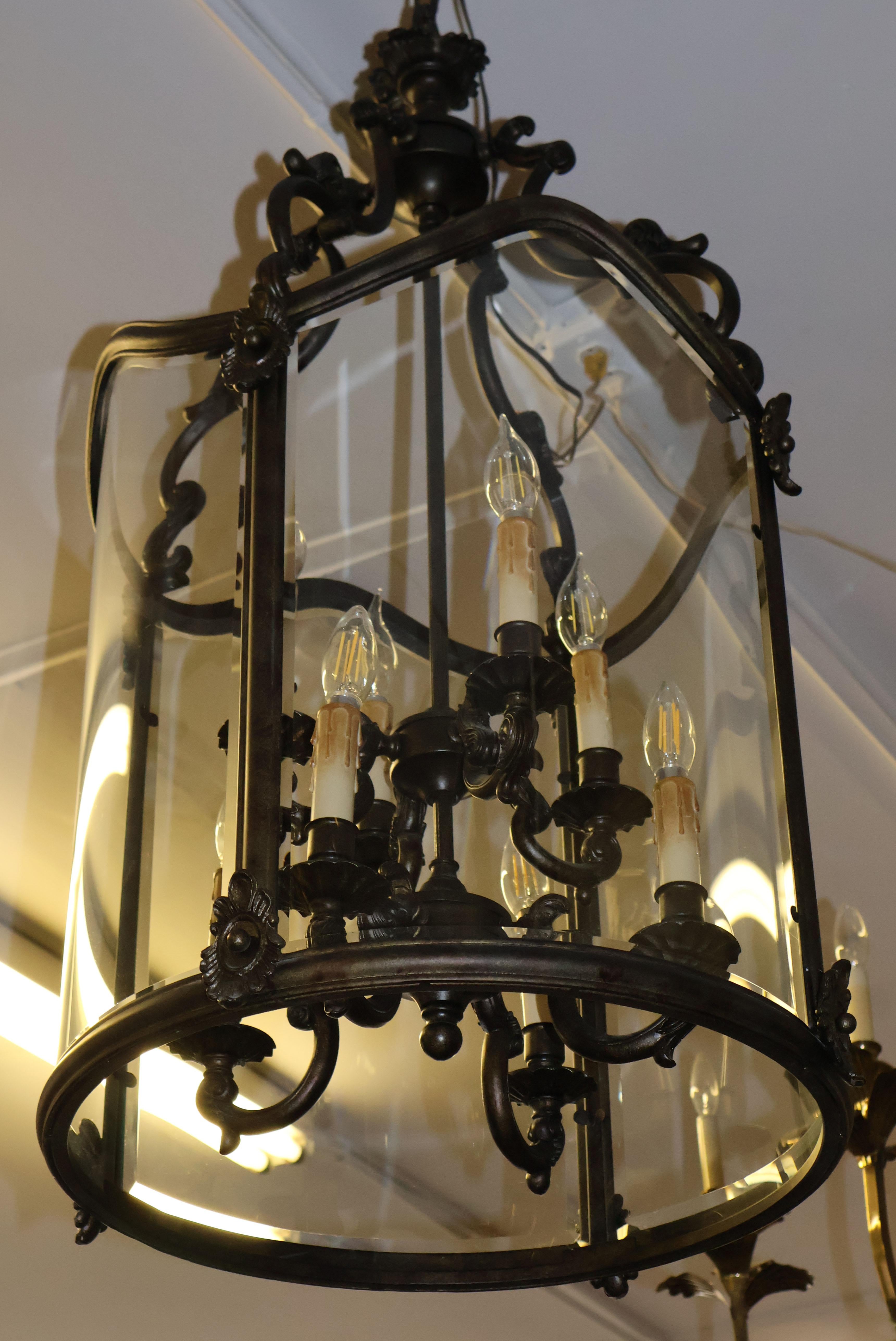 Lanterne de style Louis XVI à 8 lumières en bronze foncé en vente 4