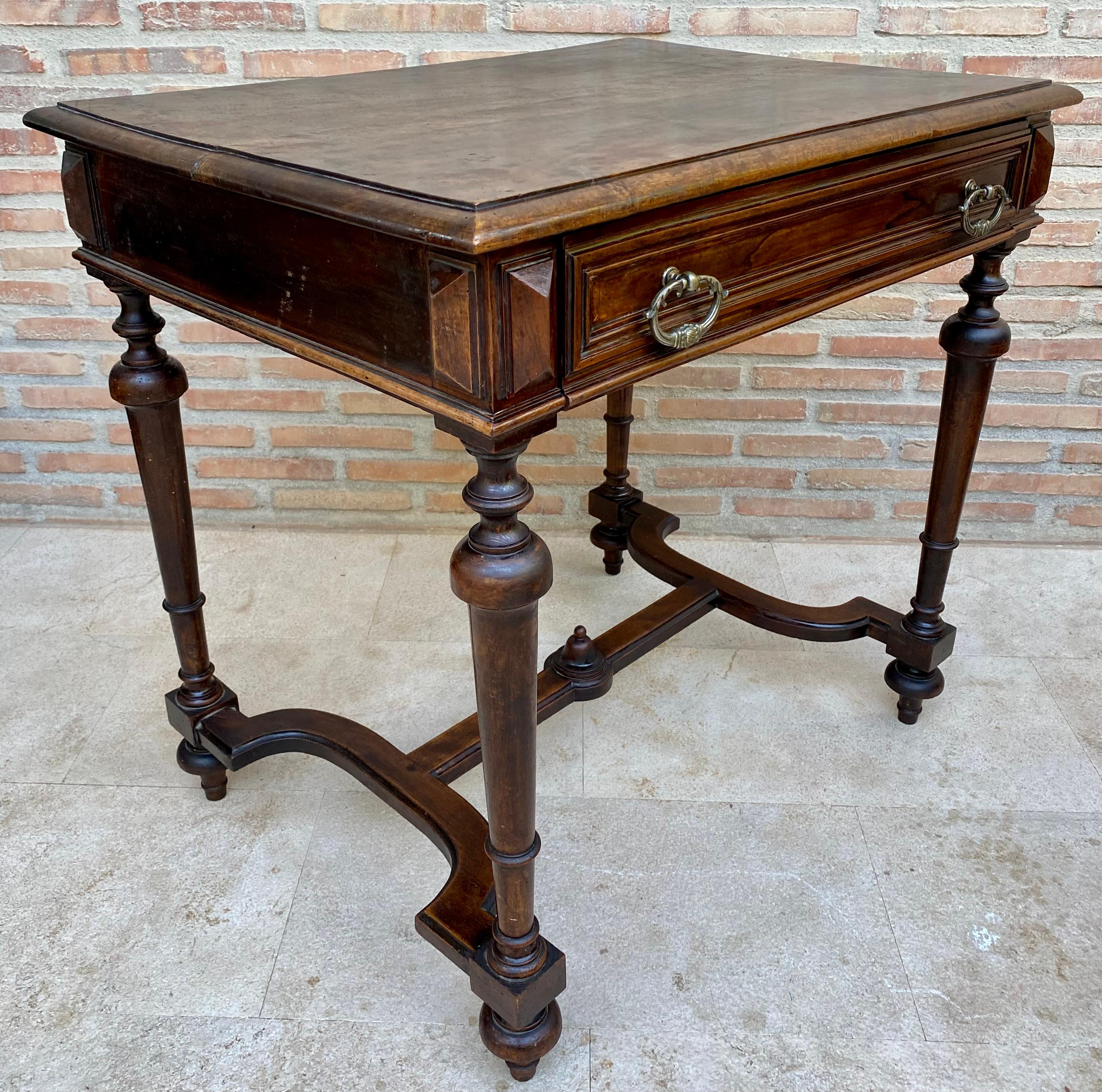 Louis XVI French Walnut Side Table with drawer, 1920s In Good Condition For Sale In Miami, FL