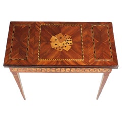 Table de jeu Louis XVI avec marqueterie, datant d'environ 1800