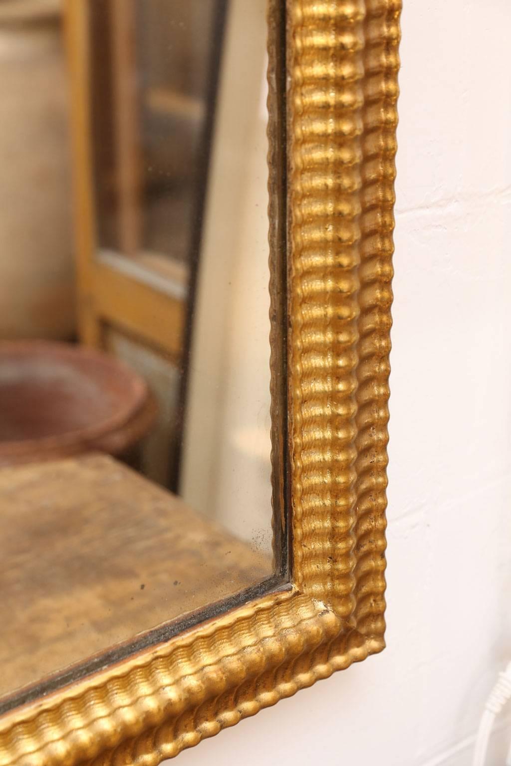 Français Miroir Louis XVI en bois doré en vente