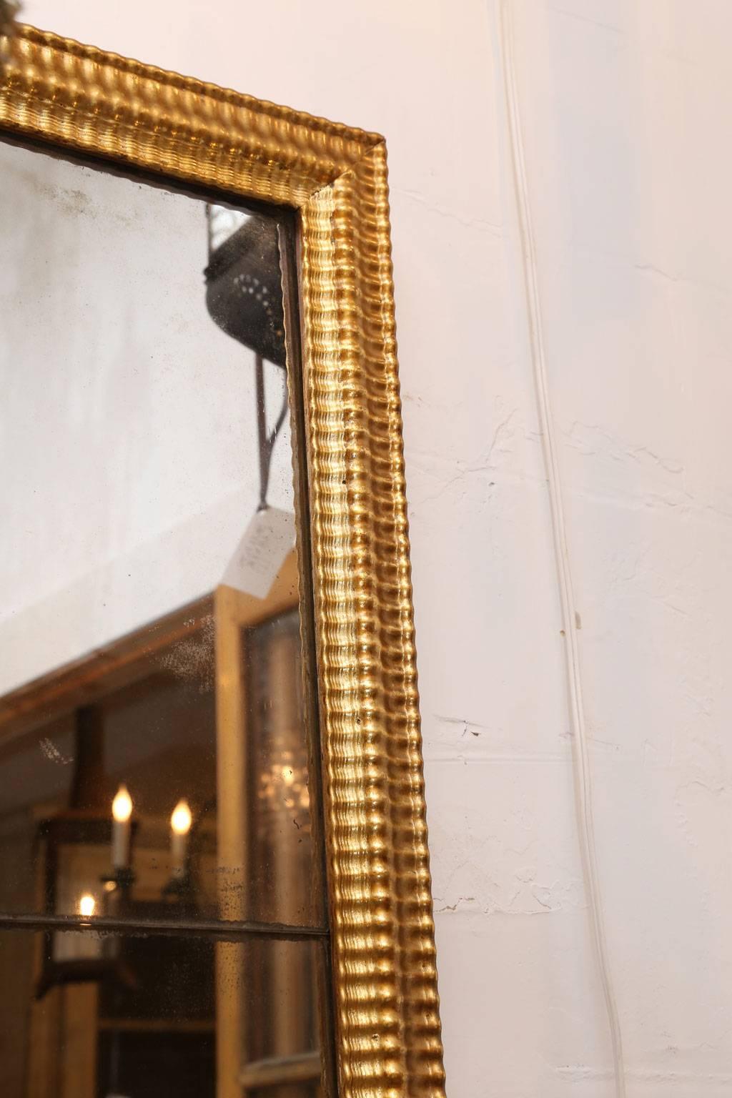 Miroir Louis XVI en bois doré État moyen - En vente à Houston, TX