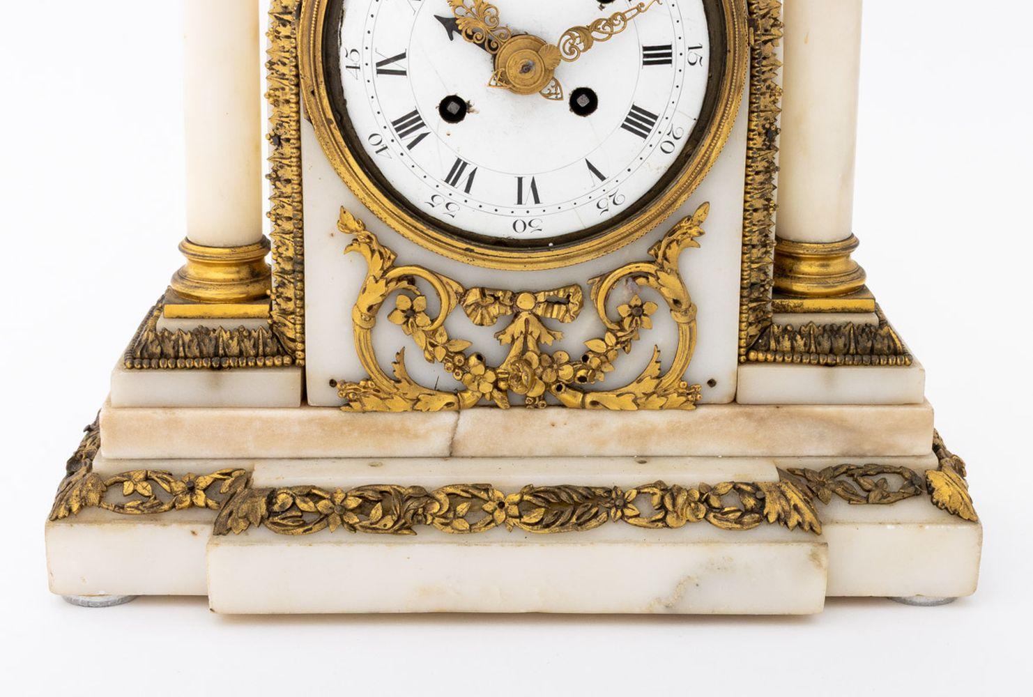 Louis XVI Gilt Bronze and Marble Mantel Clock In Good Condition For Sale In Astoria, NY