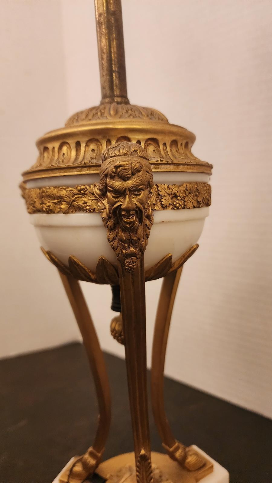 Lámpara Luis XVI de Bronce Dorado siglo XX en venta