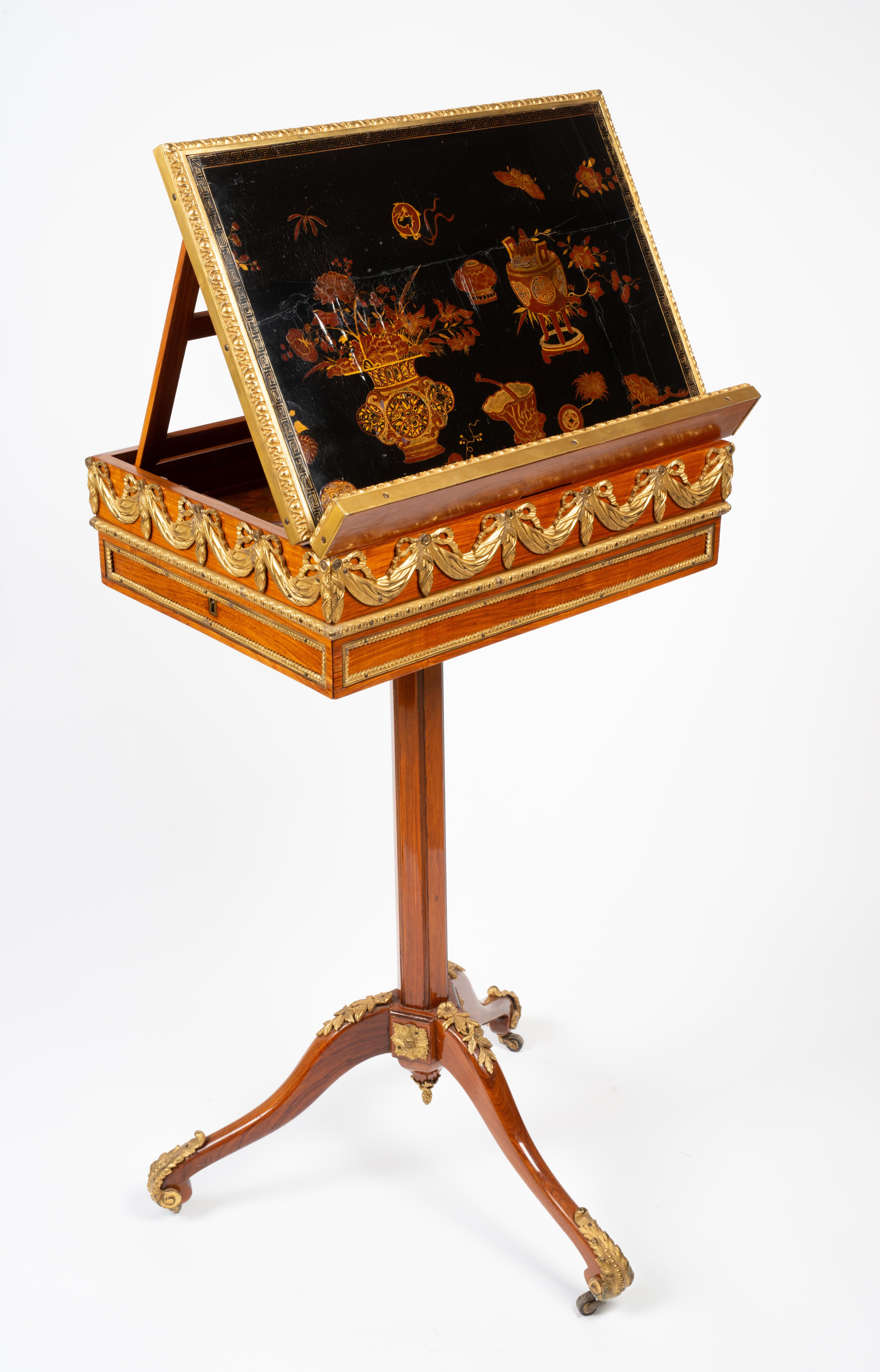 Table mécanique de style Louis XVI en bois de tulipier et laque dorée Bon état - En vente à Kittery Point, ME
