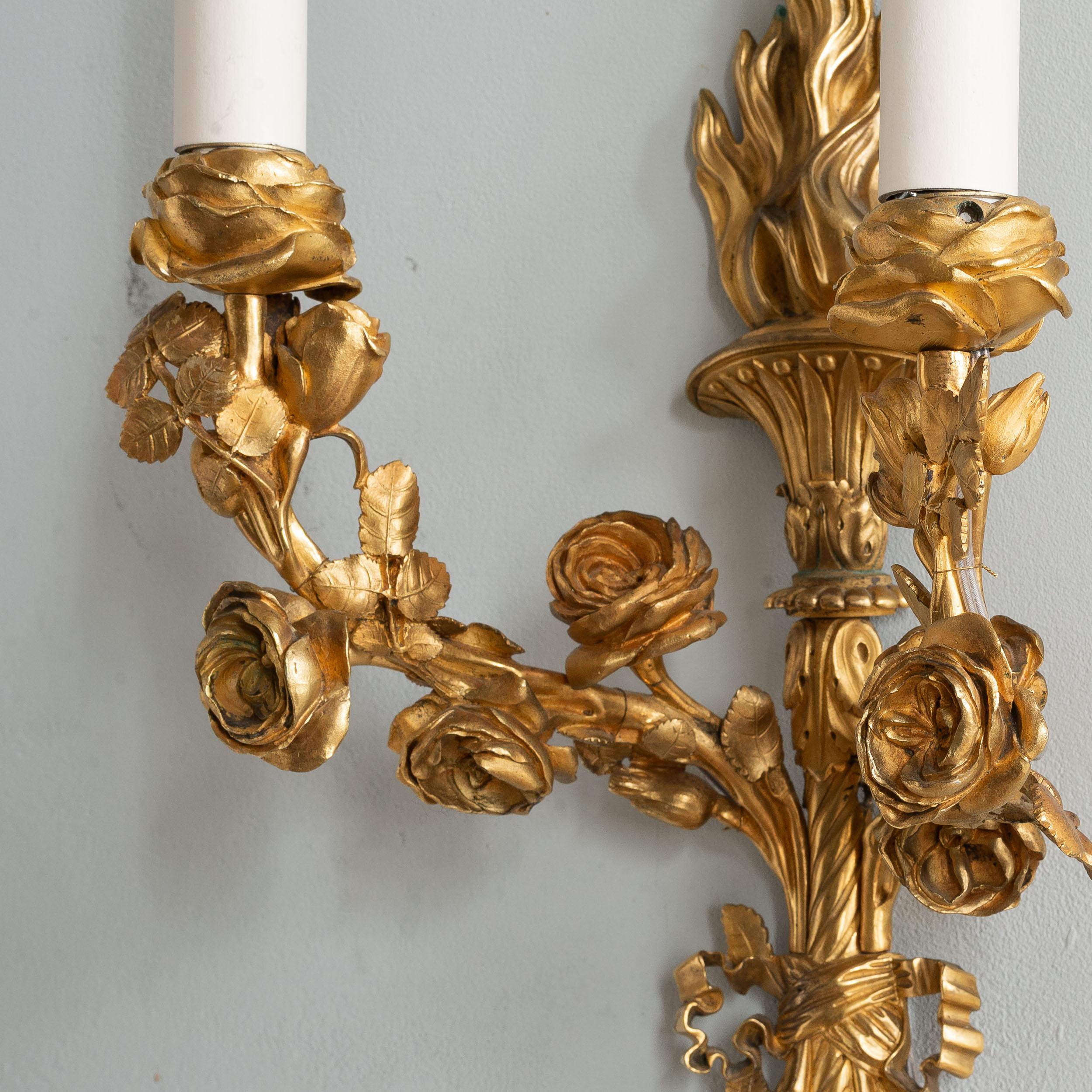 XIXe siècle Appliques murales en bronze doré Louis XVI en vente