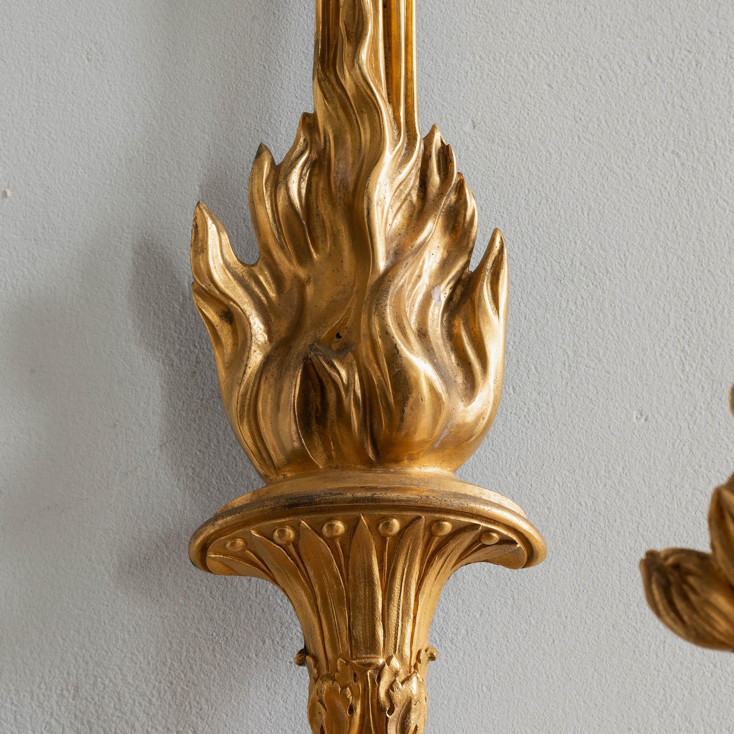 Appliques murales en bronze doré Louis XVI en vente 1