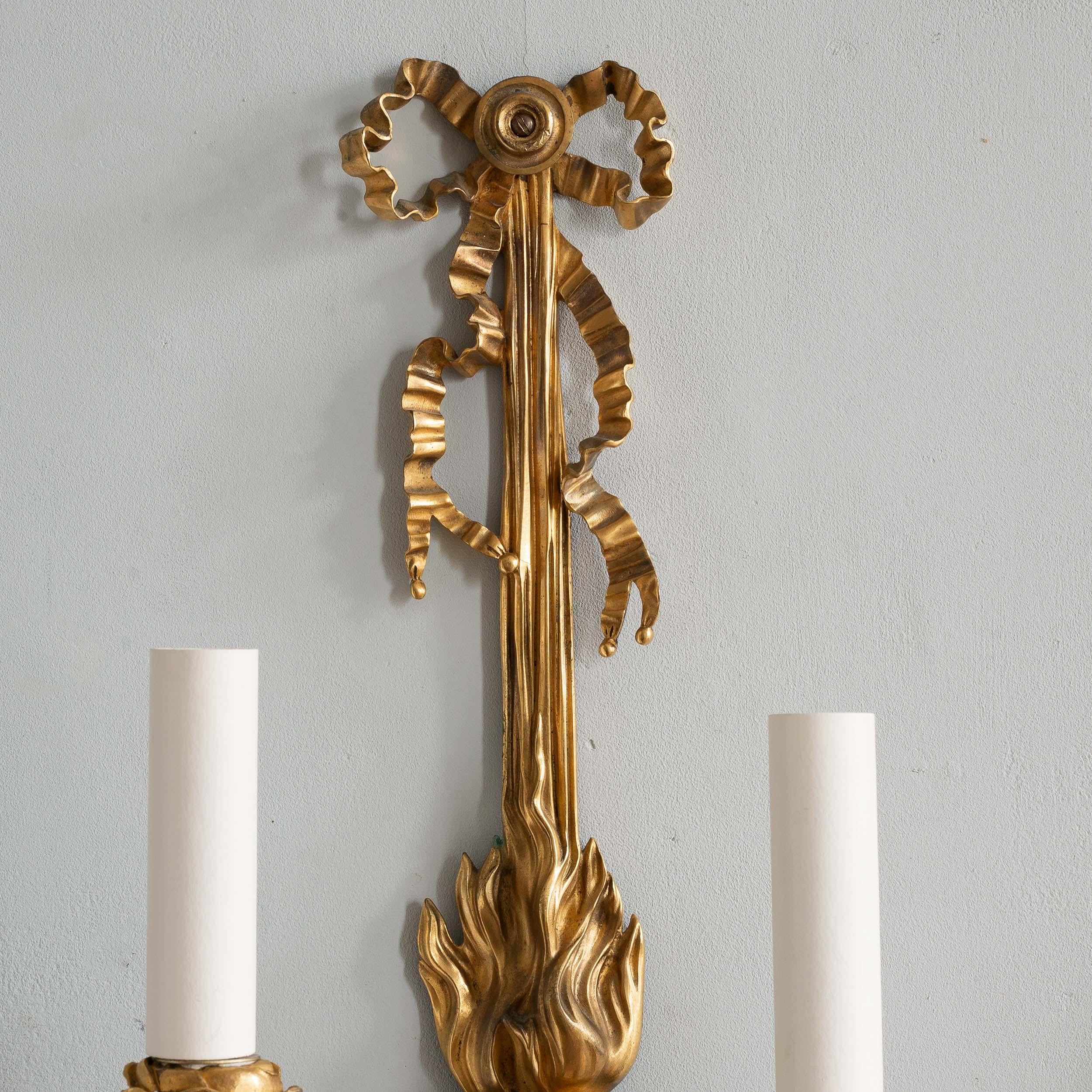 Appliques murales en bronze doré Louis XVI en vente 2