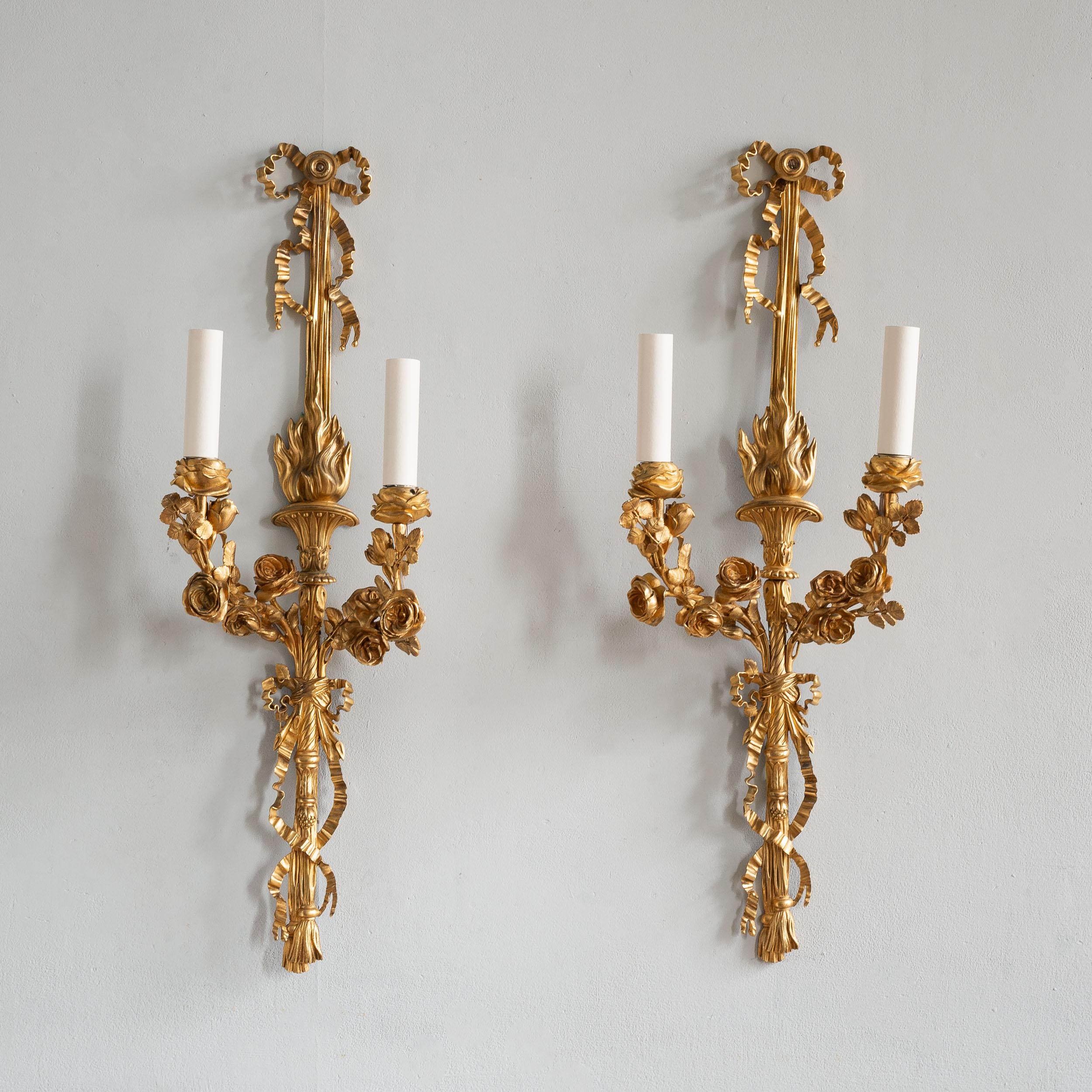 Appliques murales en bronze doré Louis XVI en vente 3