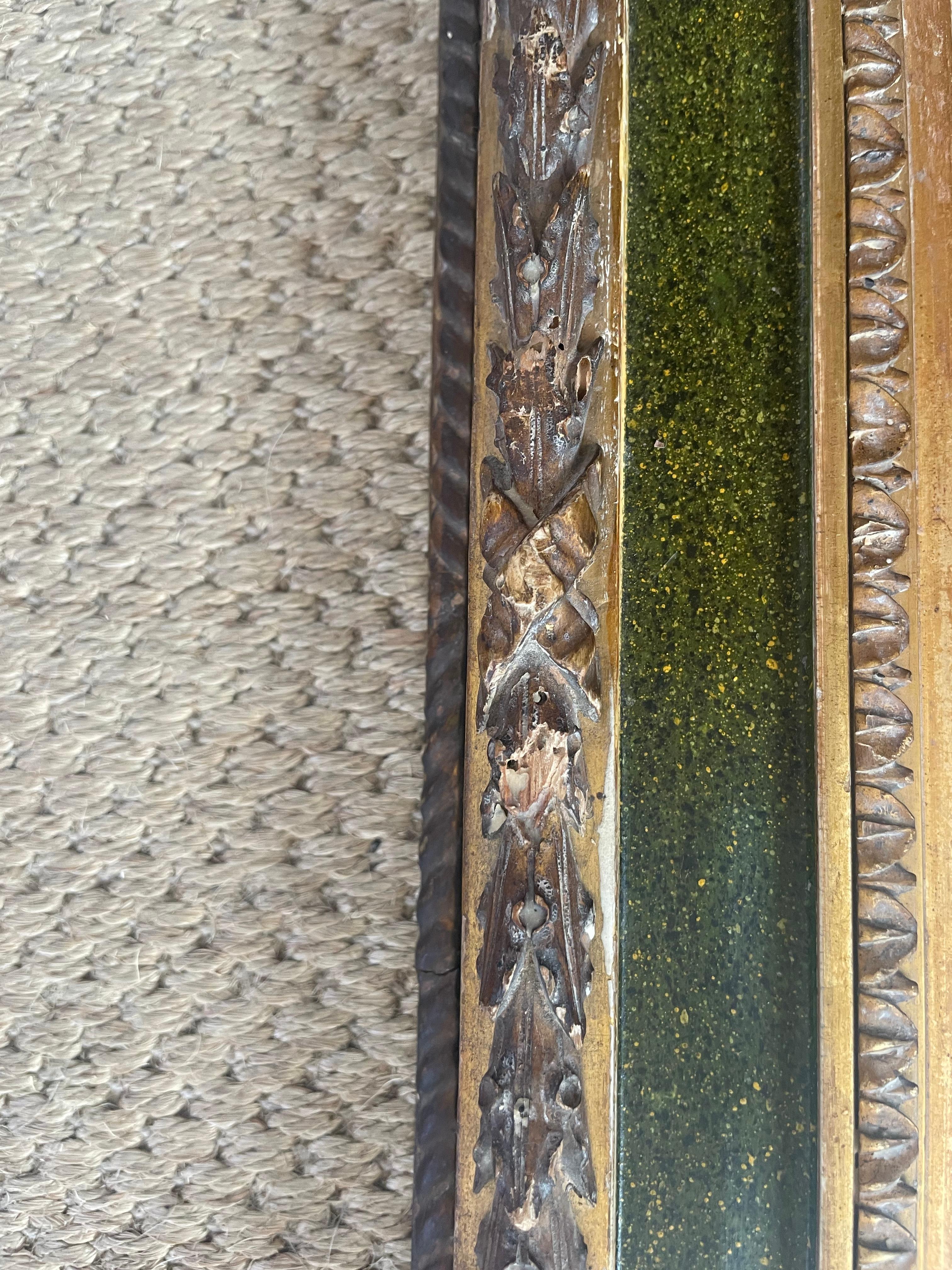 XVIIIe siècle Miroir Louis XVI sculpté en vert et doré en vente