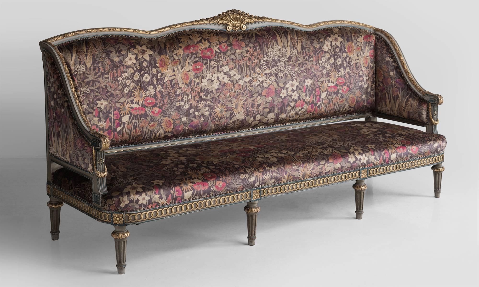 Louis XVI giltwood sofa, circa 1880

Beautifully sculpted gold gilt frame in original period paint. Newly upholstered in Liberty of London velvet.

Measures: 16