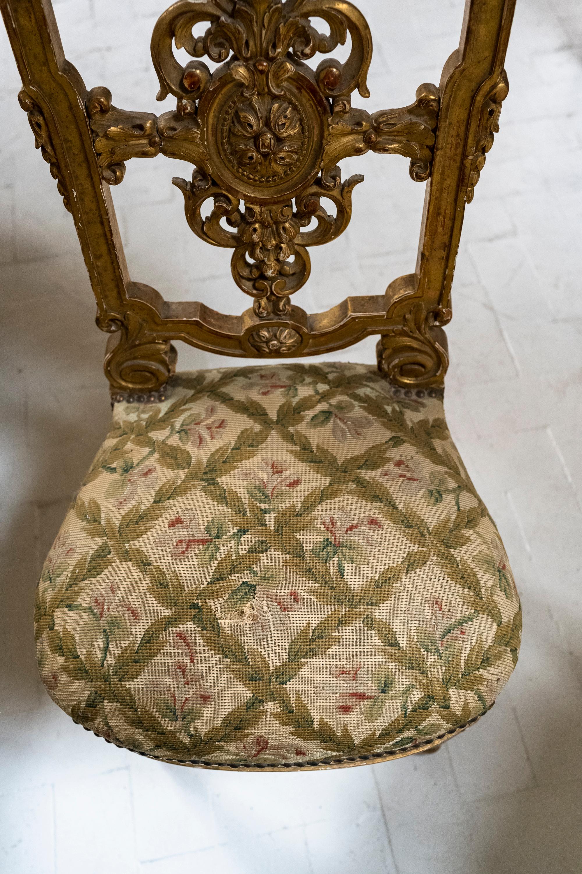 Chaises Louis XVI en bois pailleté de bois de style Versailles, lot de 4 en vente 7