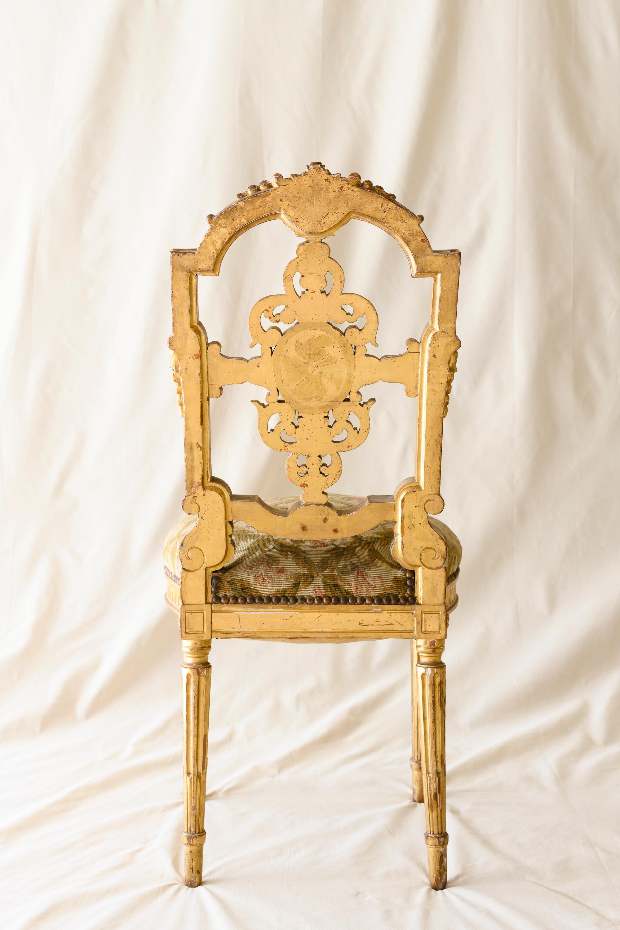 Français Chaises Louis XVI en bois pailleté de bois de style Versailles, lot de 4 en vente