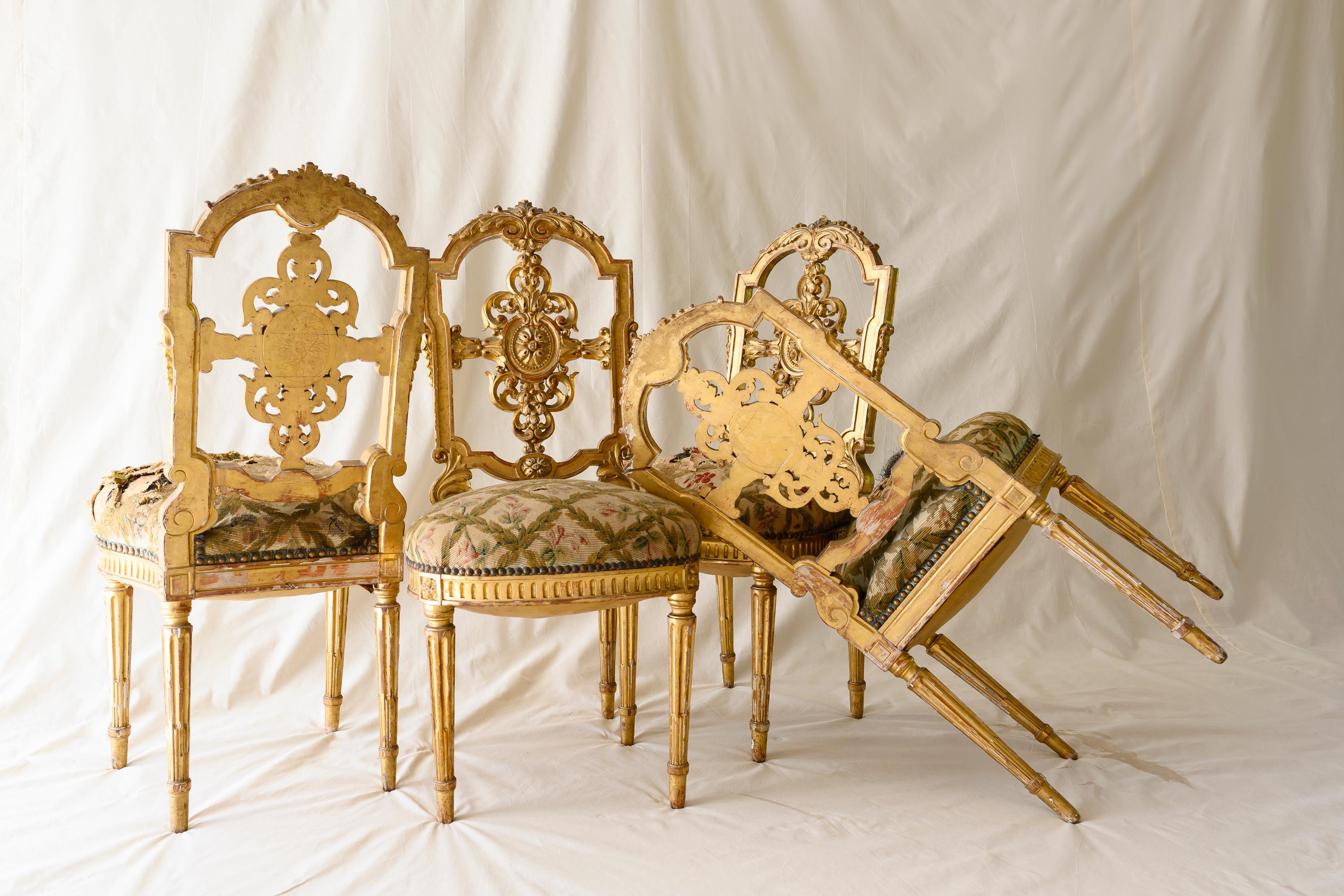 Louis XVI Glitwood Versailles-Stil Giltwood Stühle, 4er-Set im Zustand „Starke Gebrauchsspuren“ im Angebot in Ross, CA
