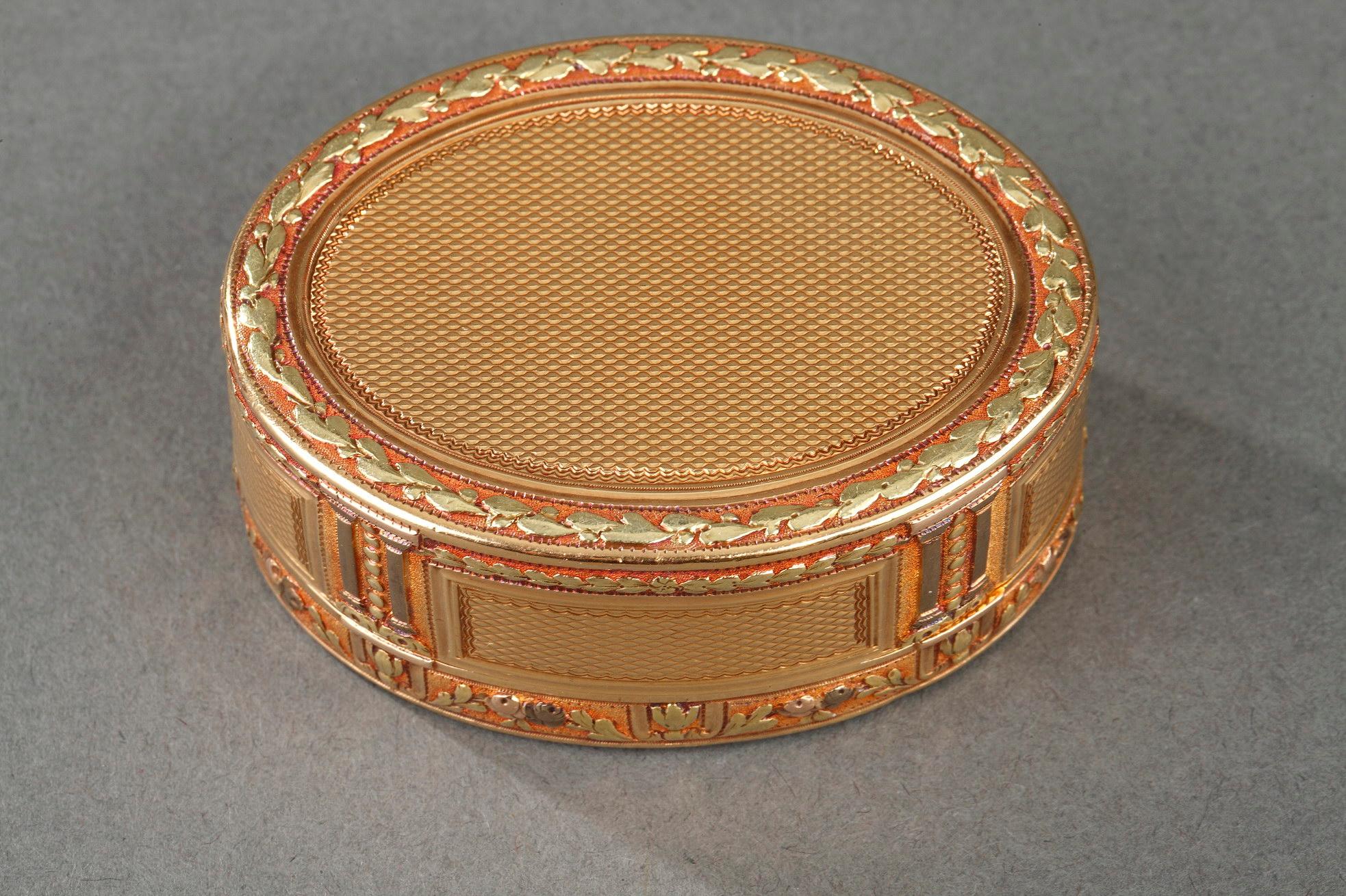 French Louis XVI Gold Snuff Box, Circa 1778 For Sale