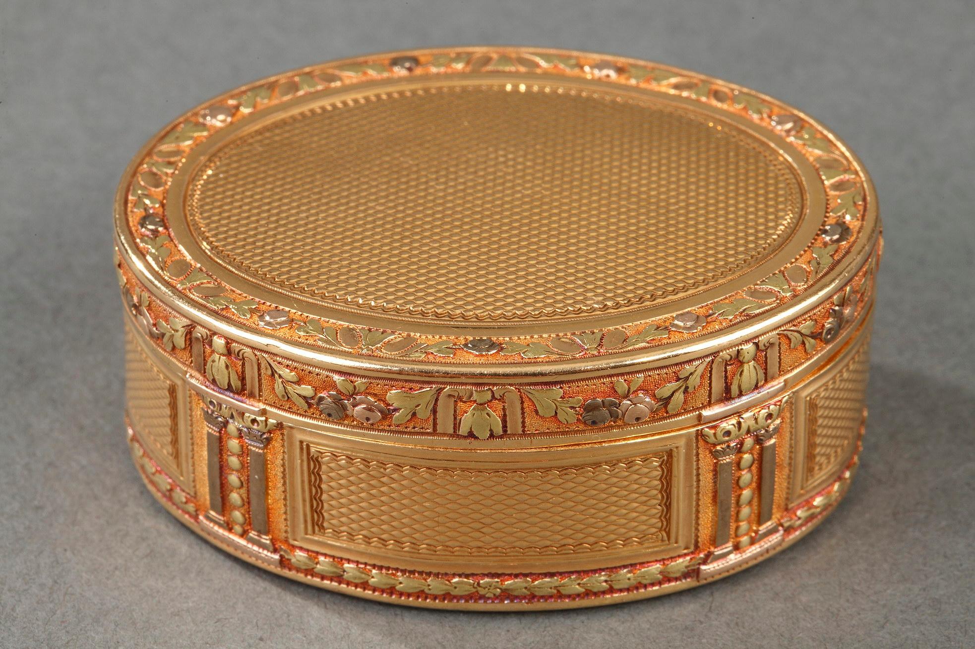 Goldschnupftabakdose im Louis-XVI-Stil, um 1778 (Spätes 18. Jahrhundert) im Angebot