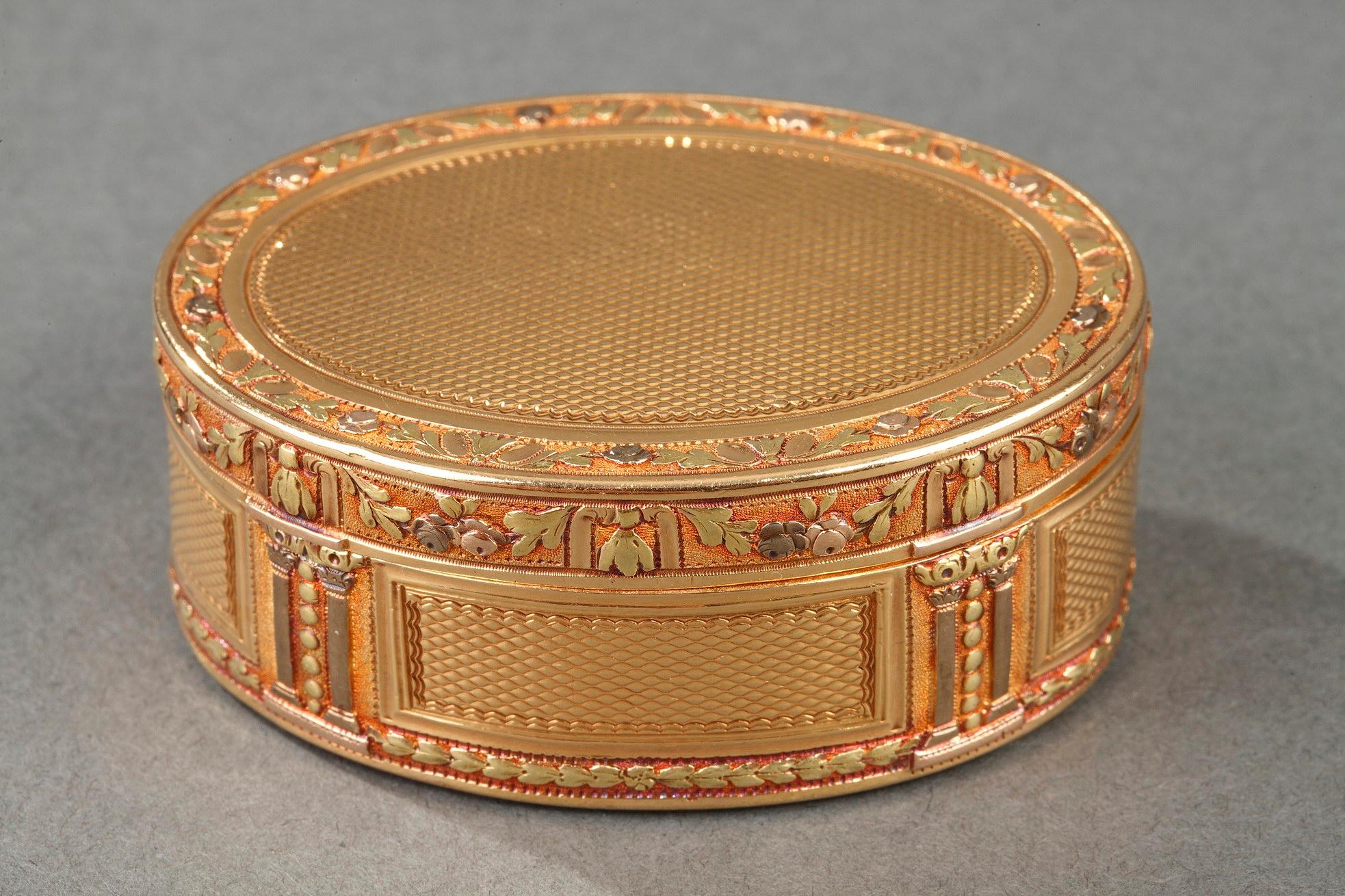 Louis XVI Gold Snuff Box, Circa 1778 For Sale 2