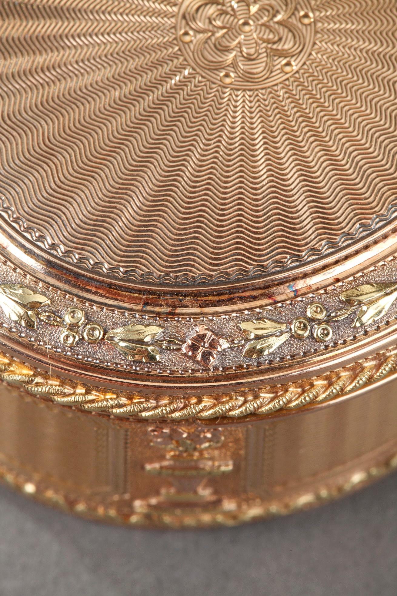 Louis XVI Gold Snuff Box In Good Condition In Paris, FR