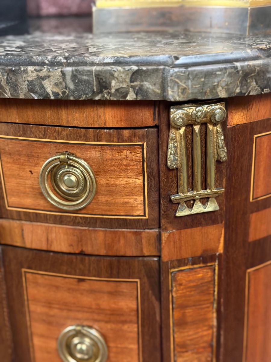 Cassettiera a mezzaluna Luigi XVI in legno impiallacciato di frutta, Francia, XVIII secolo in vendita 9