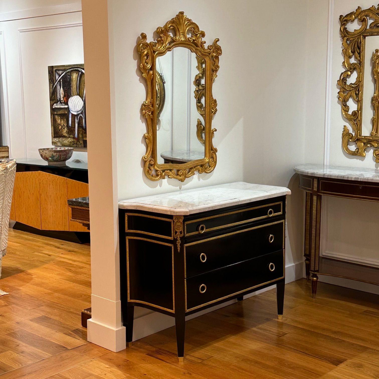 Europeo Luigi XVI, Hollywood Regency, Commodes, Legno dipinto di nero, Bronzo, Marmo in vendita
