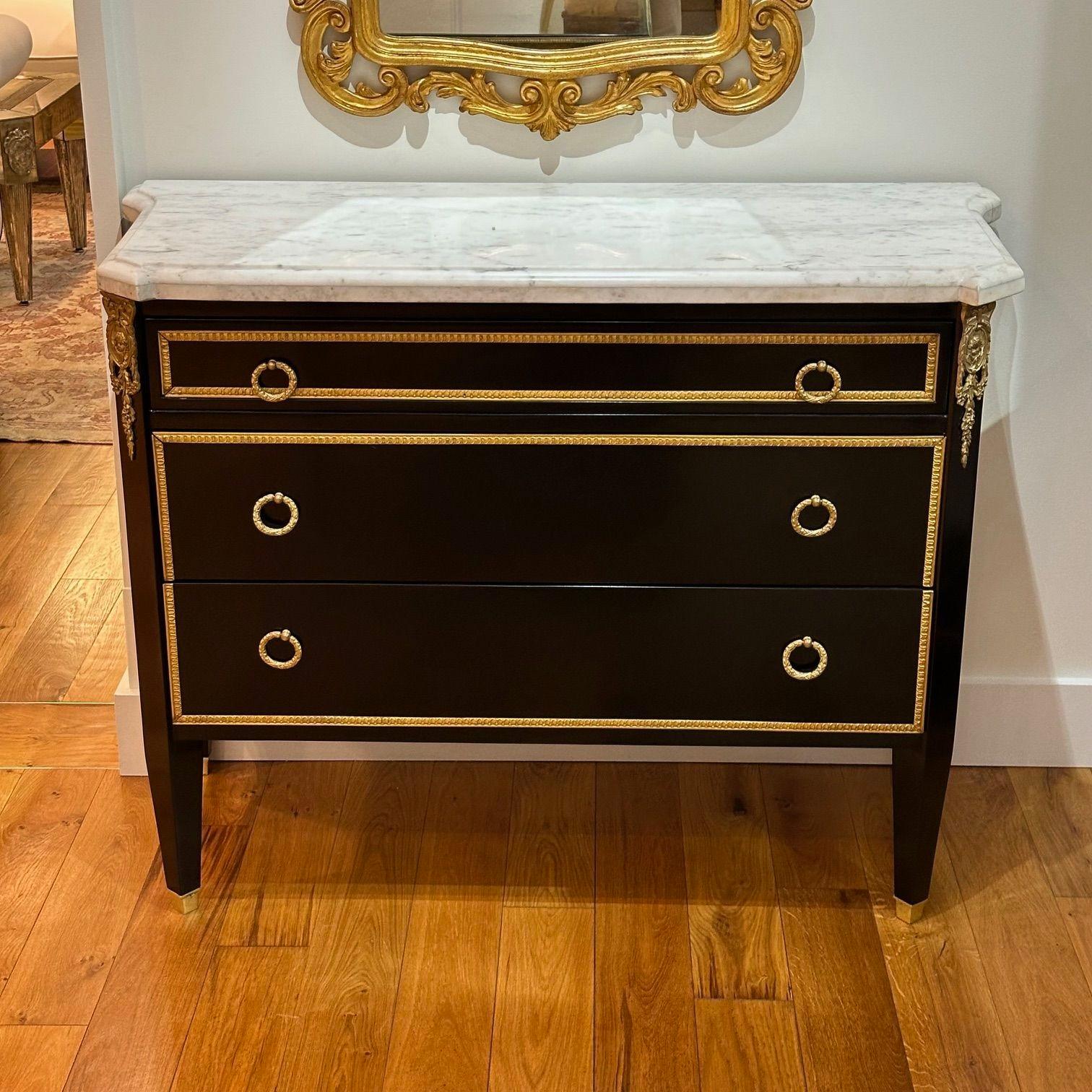 Fine XX secolo Luigi XVI, Hollywood Regency, Commodes, Legno dipinto di nero, Bronzo, Marmo in vendita