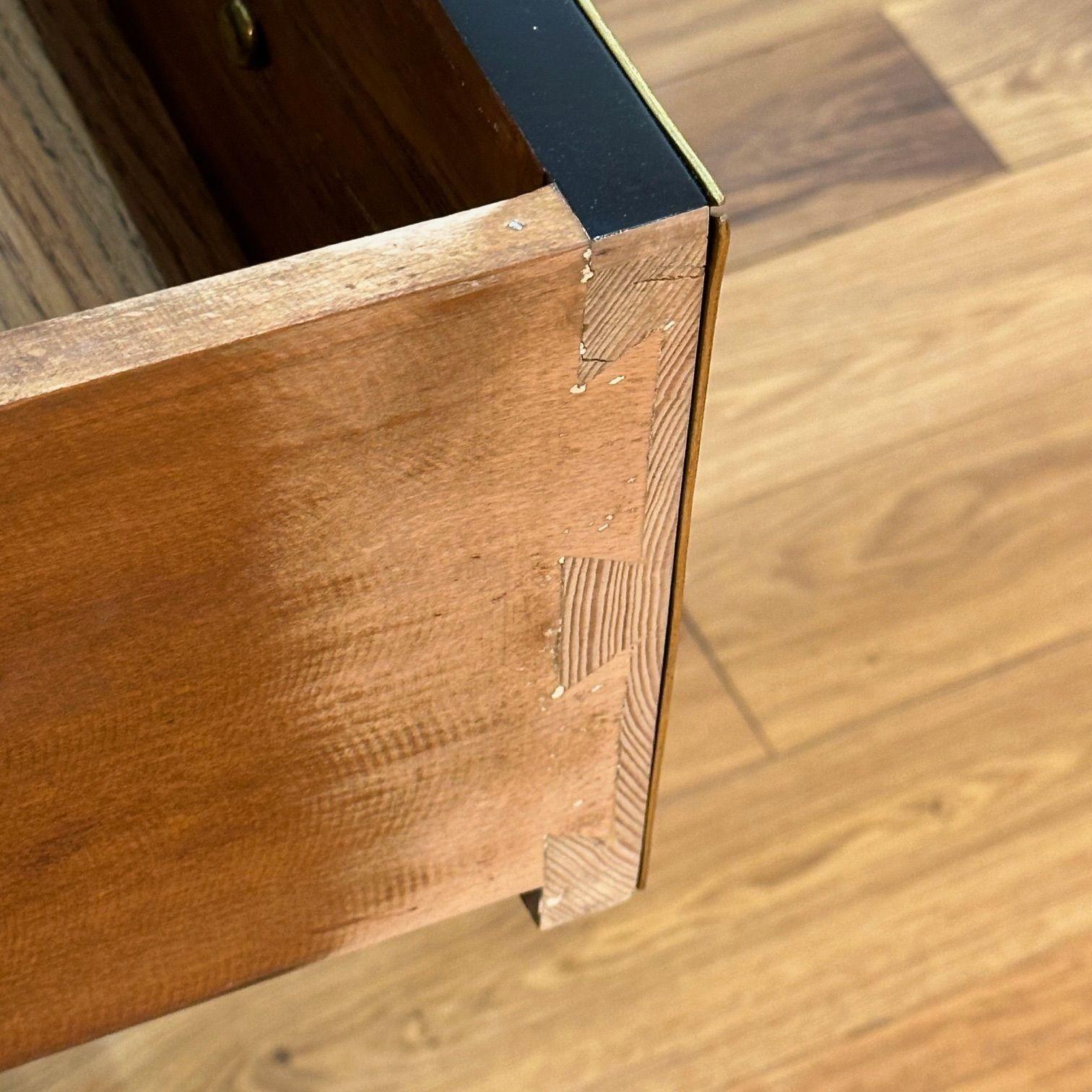 Luigi XVI, Hollywood Regency, Commodes, Legno dipinto di nero, Bronzo, Marmo in vendita 2