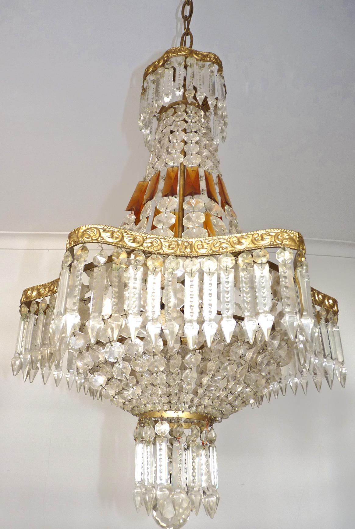 Six-light French Empire Amber crystal basket chandelier with a hexagonal gilt bronze frame.
Measures:
Diameter 19 in/ 48 cm
Height 43.3 in(10 in Chain) / 110 cm (25 cm Chain)
Weight: 20 lb/ 9 Kg
Six light bulbs E14, good working condition,