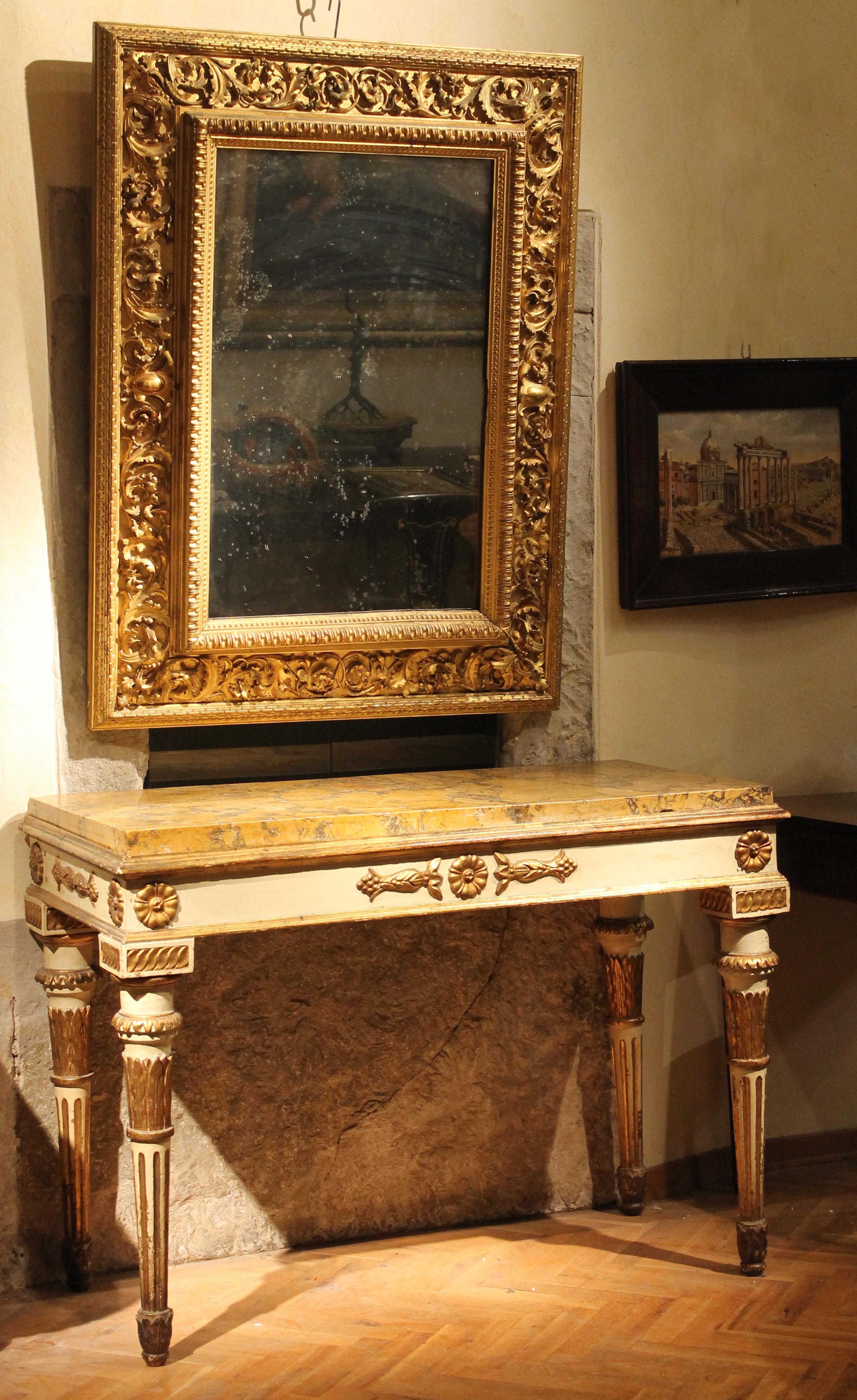 Console italienne Louis XVI en laque blanche et bois doré avec plateau en marbre Scagliola de Sienne Bon état - En vente à Firenze, IT