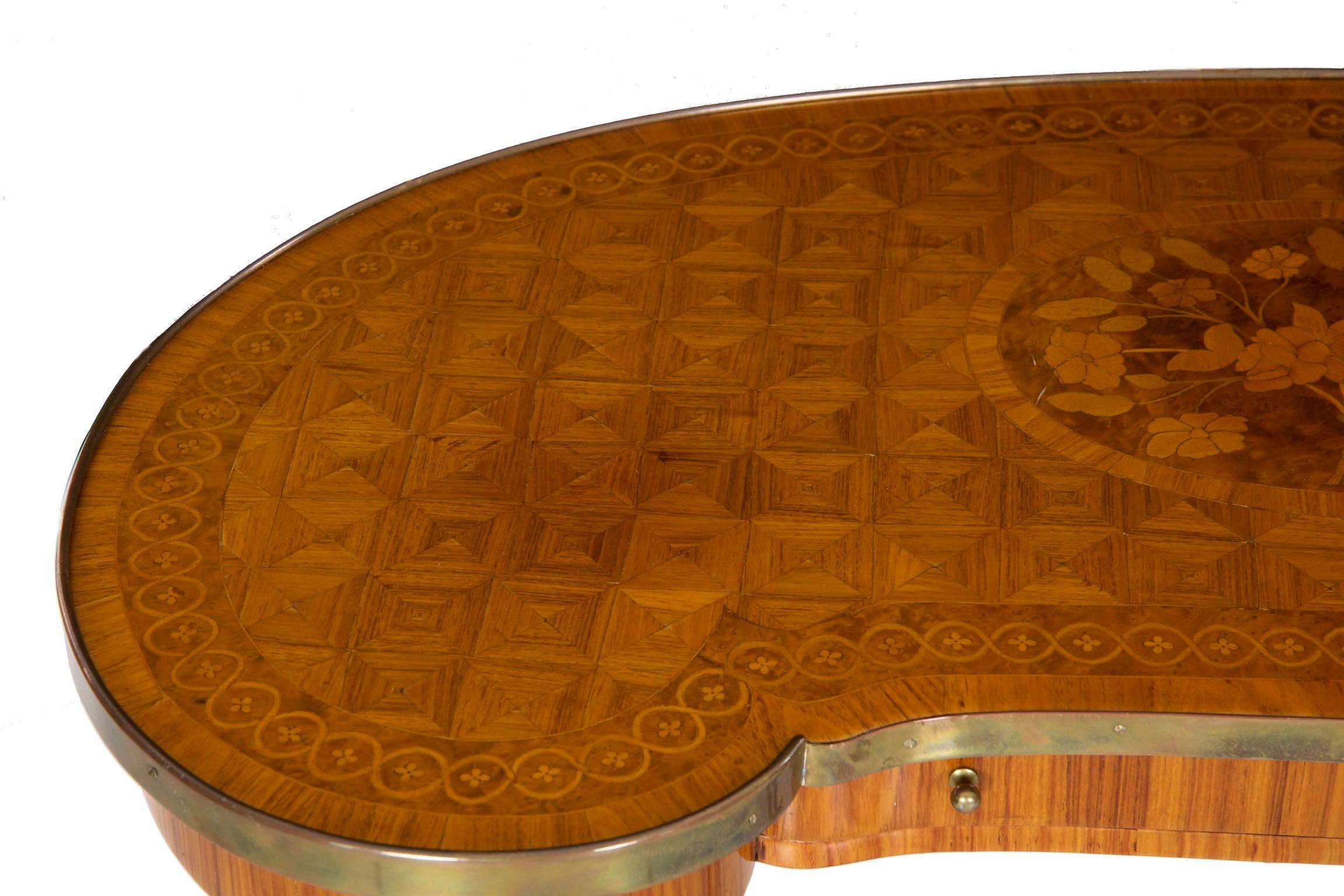 Antiker Schreibtisch aus Veilchenholz im Louis-XVI.-Stil, Rognon, Frankreich, 19. Jahrhundert im Zustand „Gut“ im Angebot in Shippensburg, PA