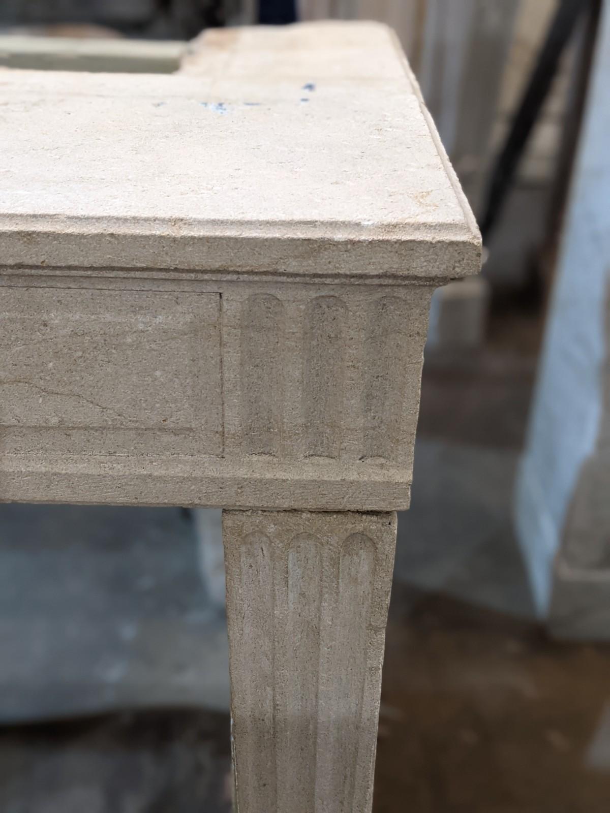 This Louis XVI limestone mantel origins from France, circa 1800.

Firebox measurements: 35.5