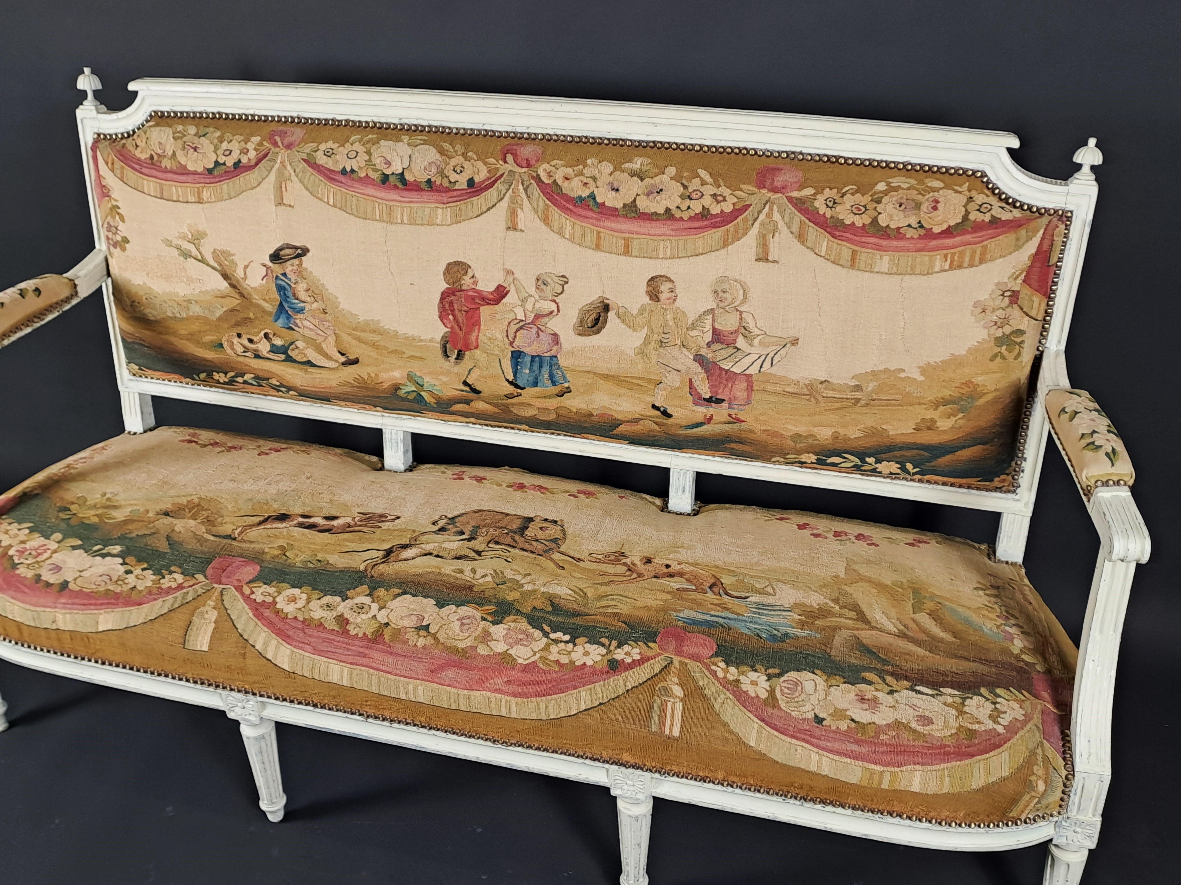 Louis XVI-Wohnzimmer-Set aus lackiertem Holz und Aubusson-Wandteppich im Zustand „Relativ gut“ im Angebot in BARSAC, FR