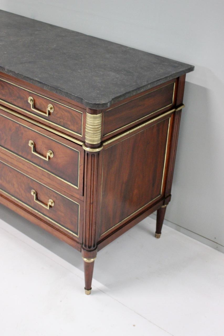 Louis XVI Mahogany and Brass Mounted Commode In Good Condition In Gloucestershire, GB