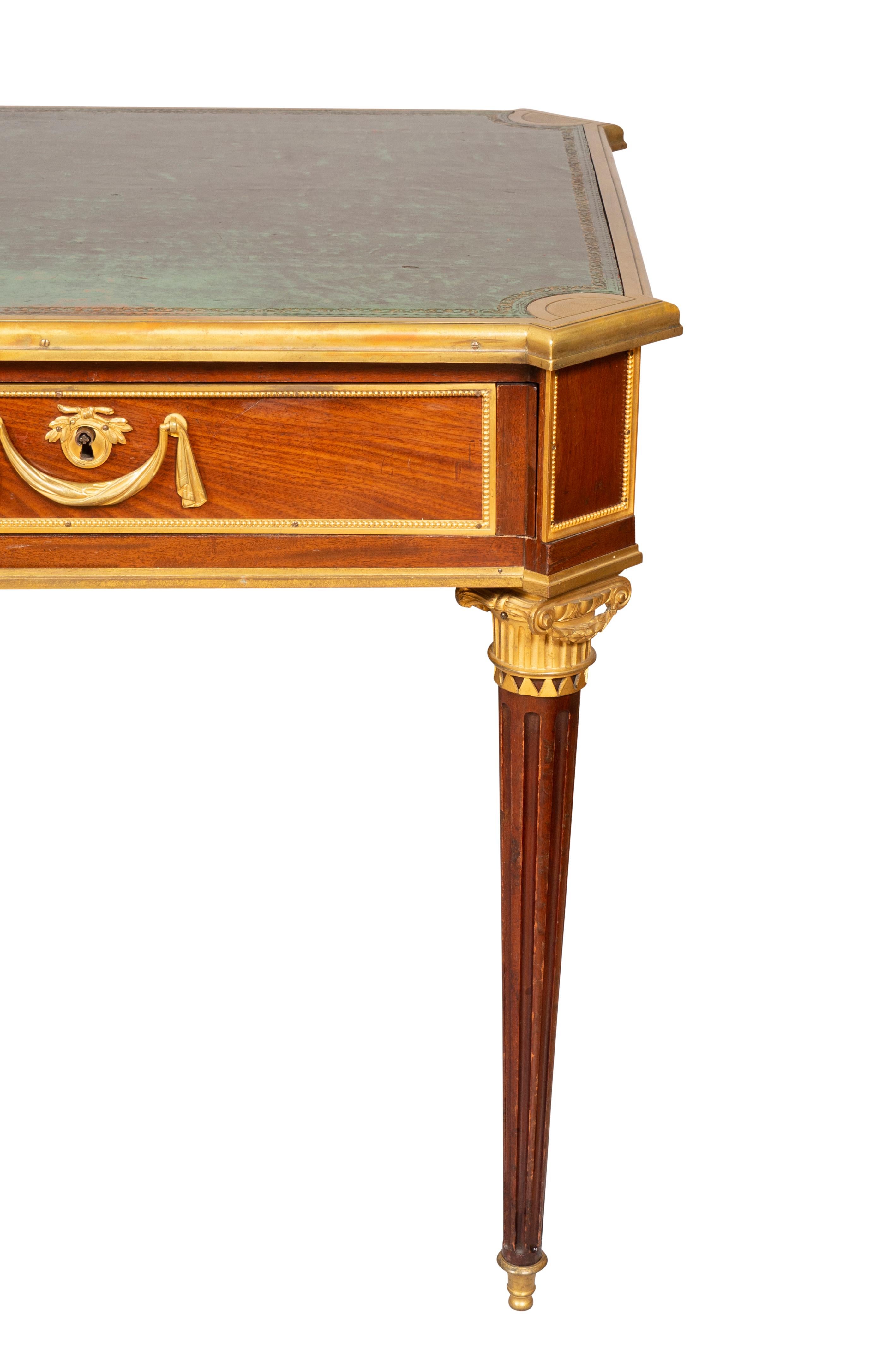 Assiette de bureau Louis XVI en acajou et bronze doré par Martin Carlin en vente 6
