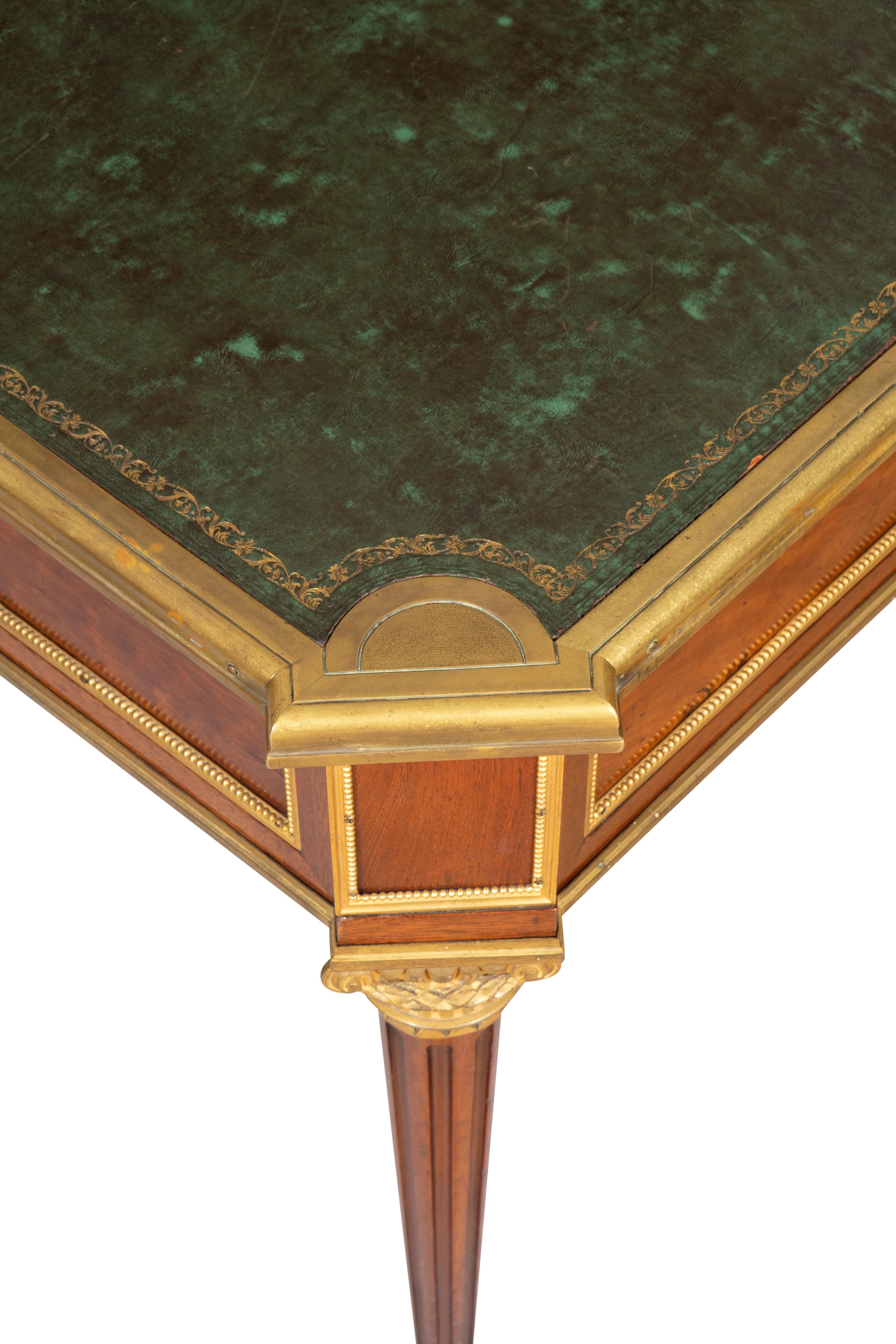 Assiette de bureau Louis XVI en acajou et bronze doré par Martin Carlin en vente 10