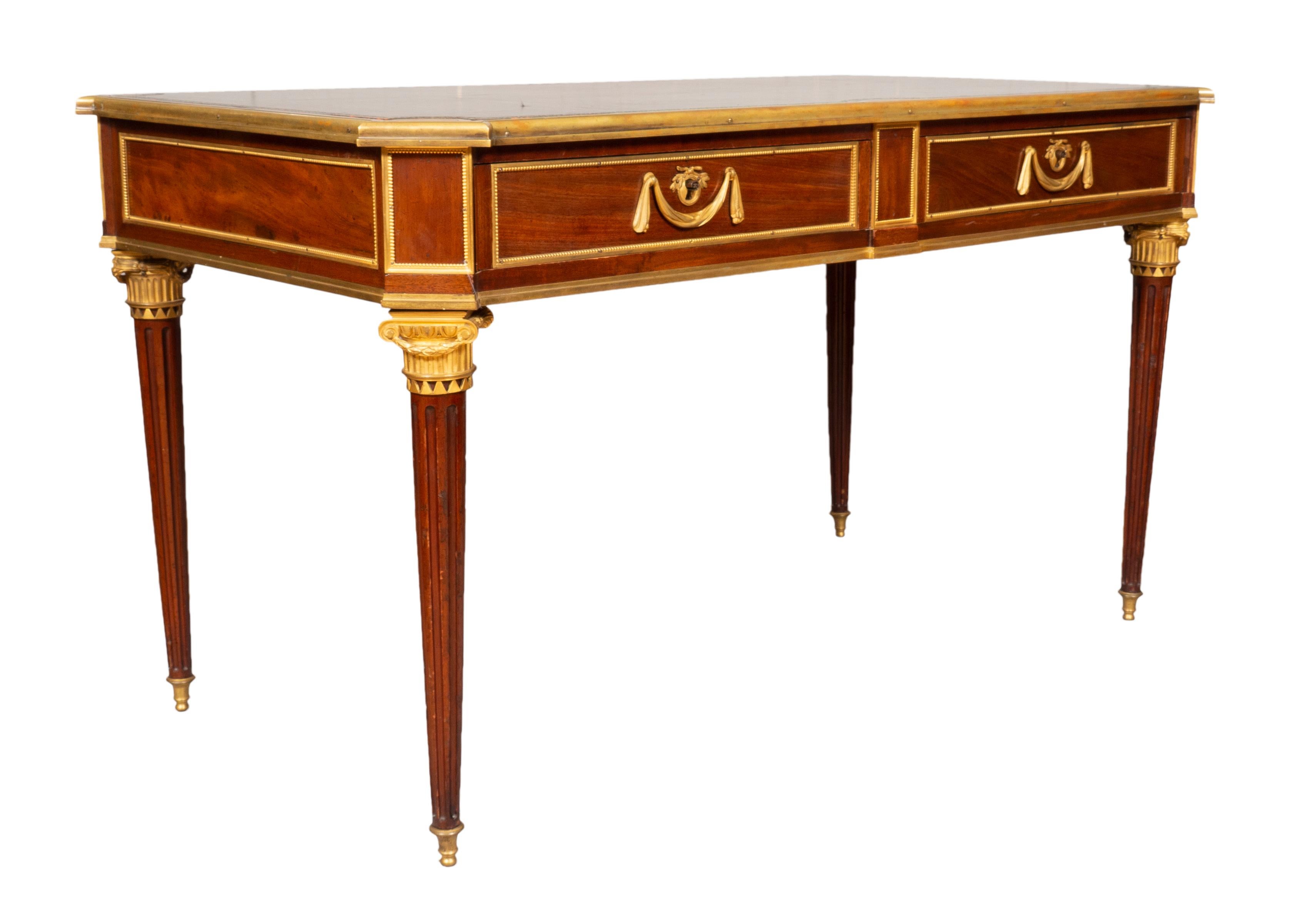 Bureau Luis XVI de Caoba y Ormolu Montado Plat By Martin Carlin Francés en venta