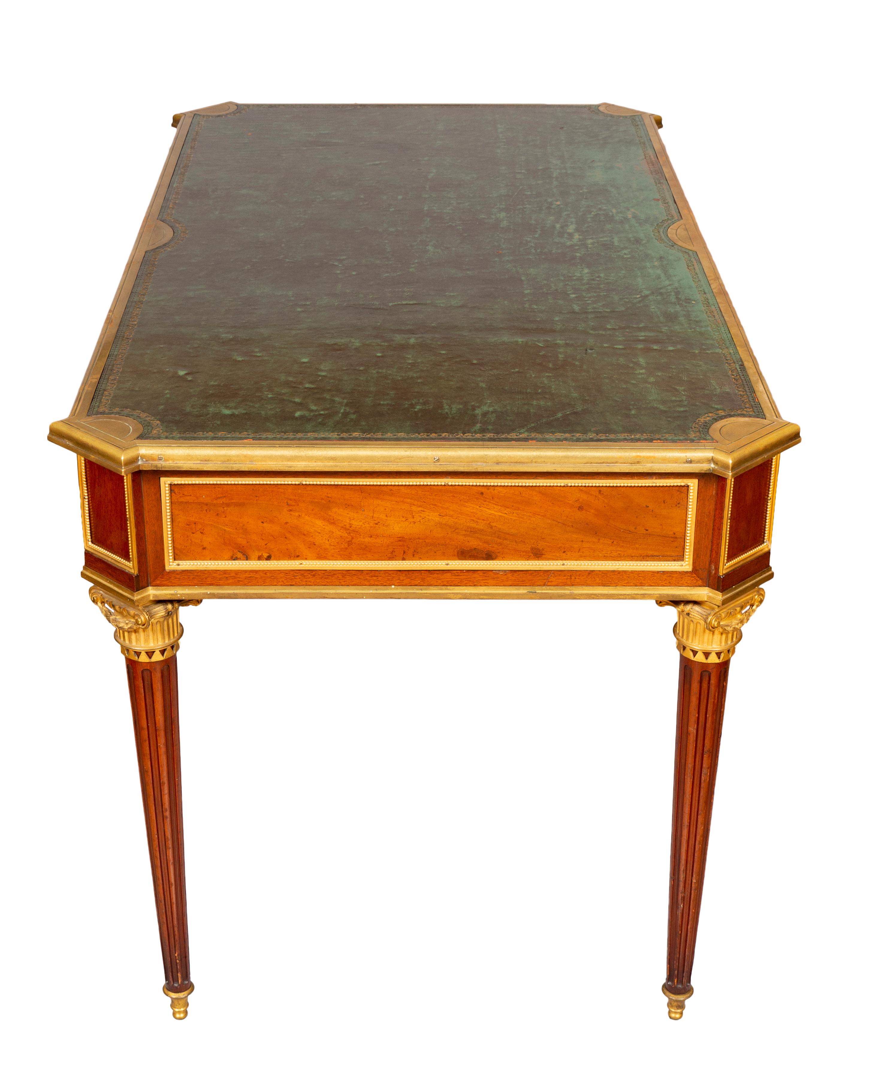 Assiette de bureau Louis XVI en acajou et bronze doré par Martin Carlin Bon état - En vente à Essex, MA