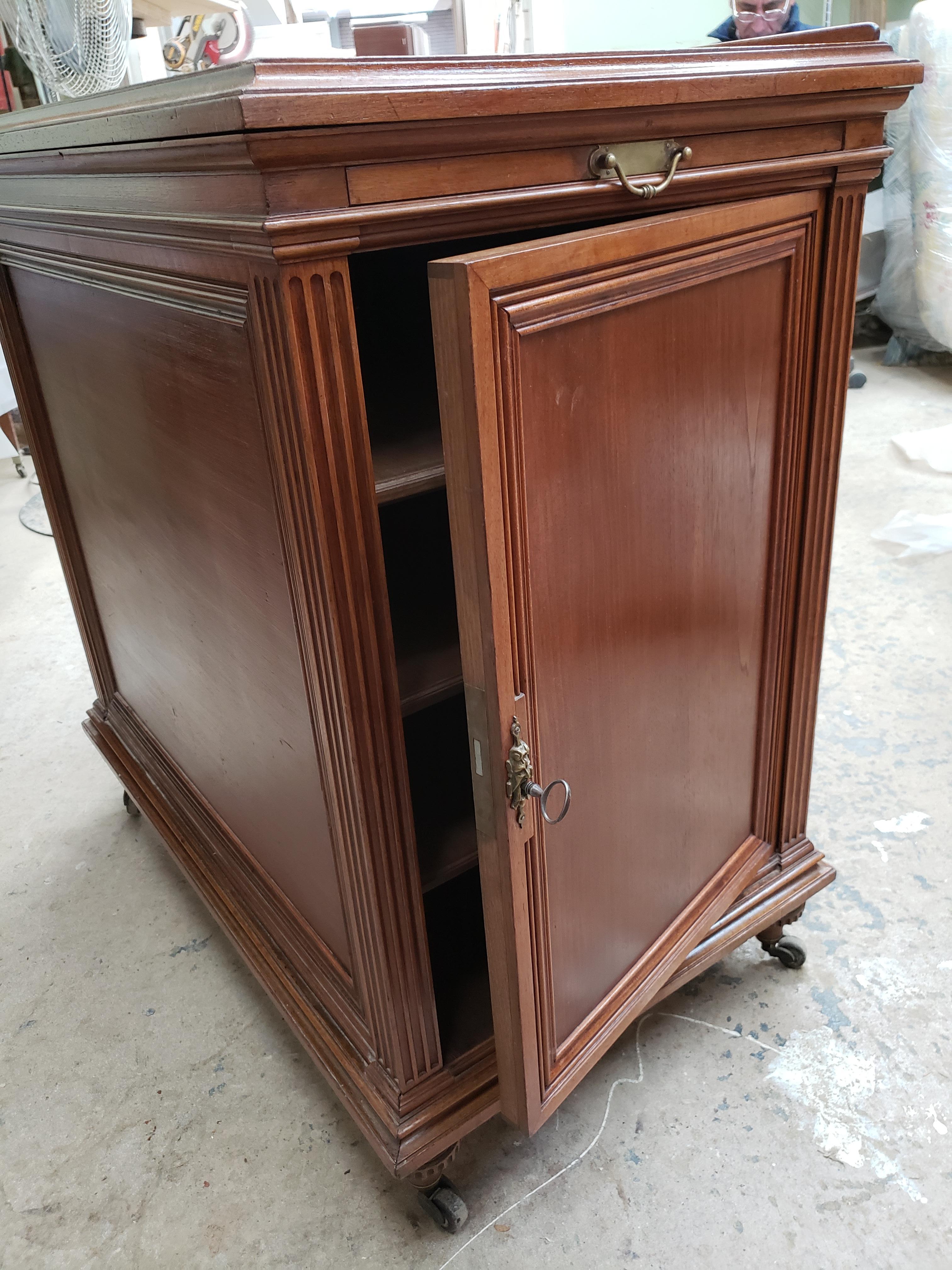 Tavolo da architetto in mogano in stile Luigi XVI con mobile laterale, 20° secolo in vendita 1