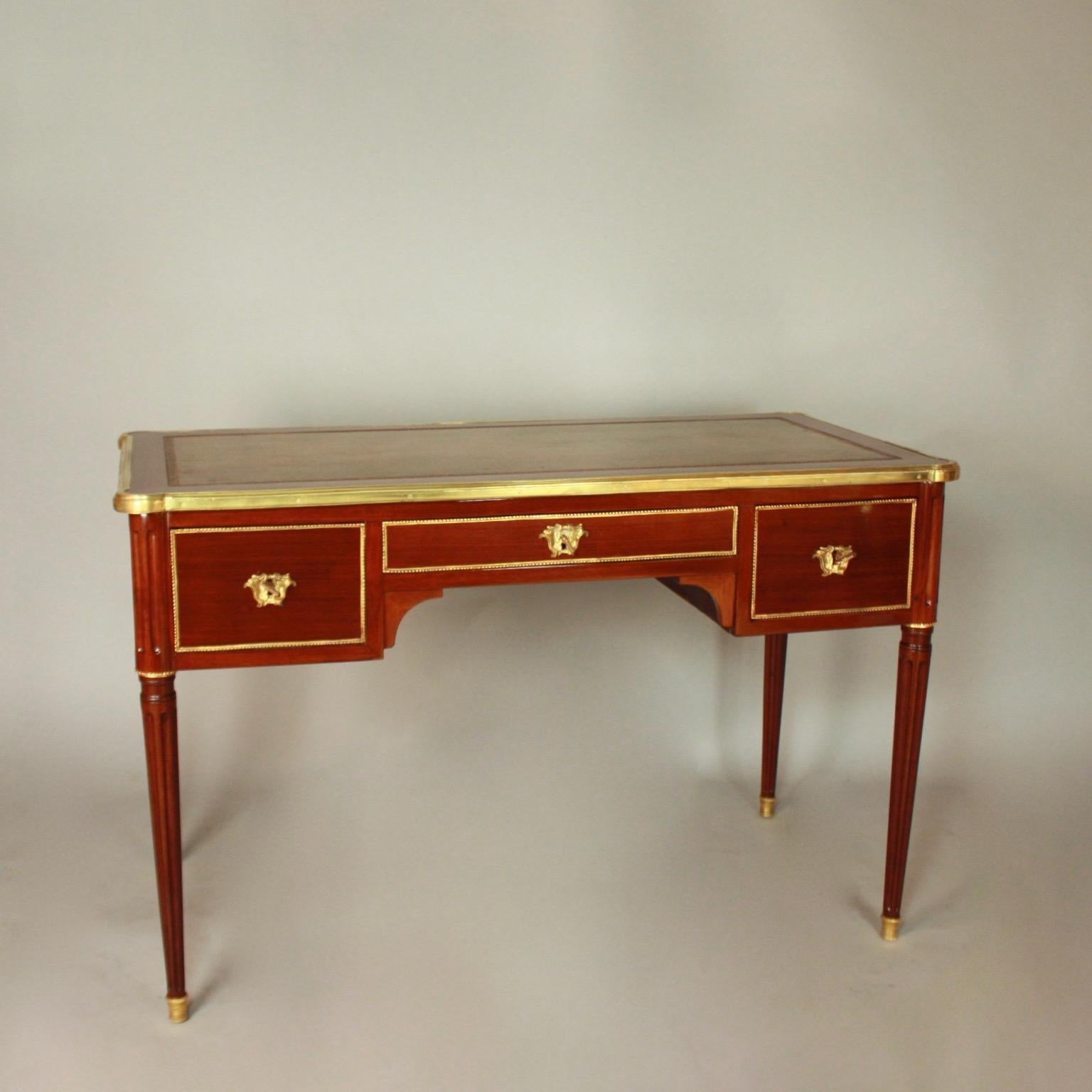 French 18th Century Louis XVI Mahogany Gilt Bronze Neoclassical Bureau Plat

A late 18th century Louis XVI mahogany bureau plat or writing desk. The rectangular brass banded top accentuated by projecting round fore corners. Set with a finely gold