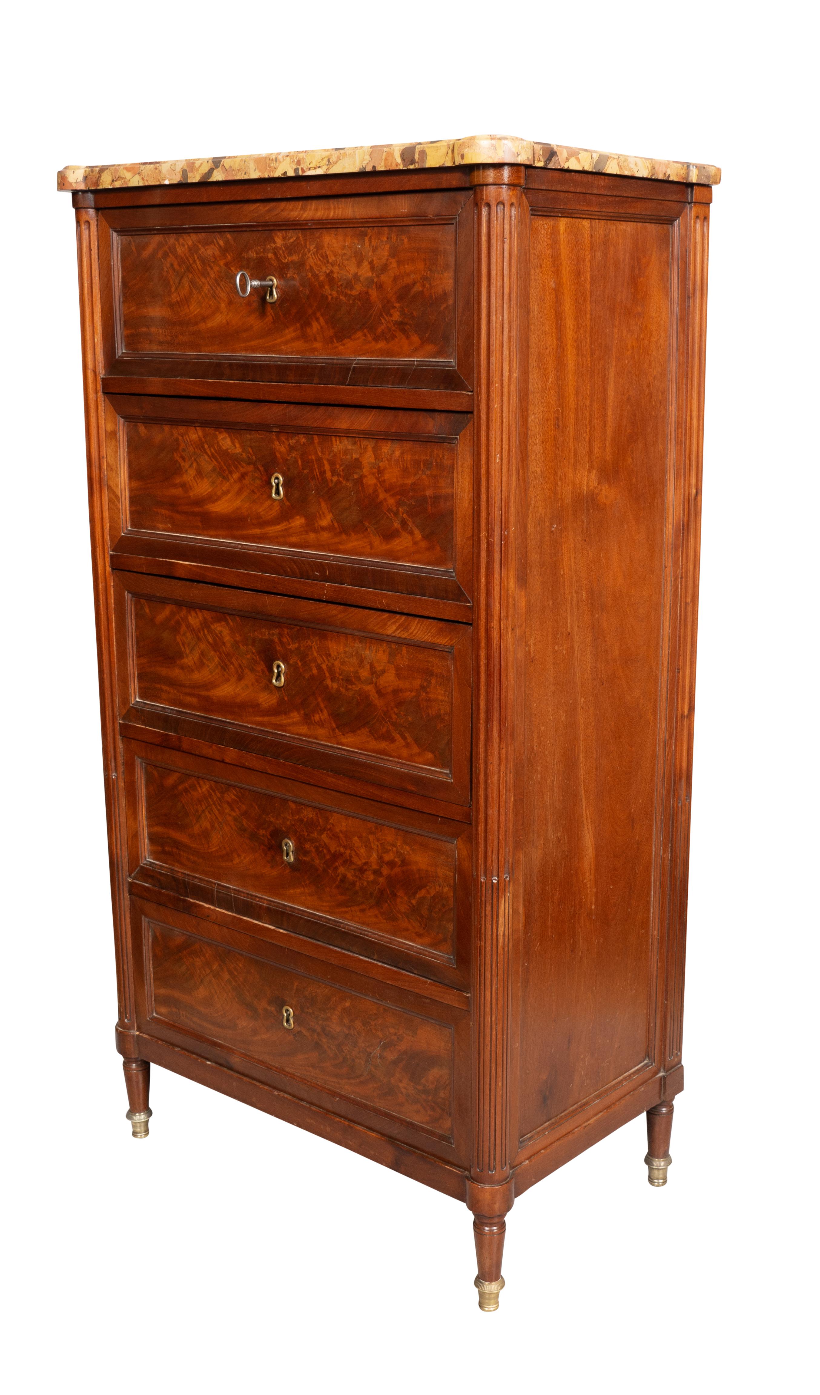 Fine XVIII secolo Chiffoniere in mogano Louis XVI di J.F Leleu in vendita