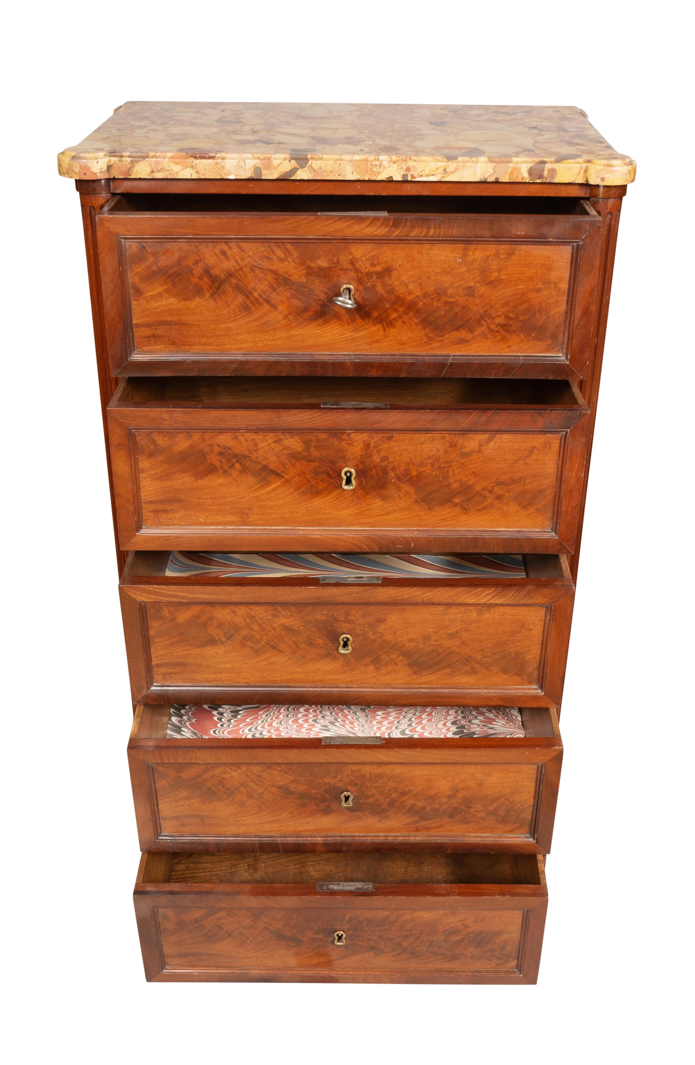 Marmo Breccia Chiffoniere in mogano Louis XVI di J.F Leleu in vendita