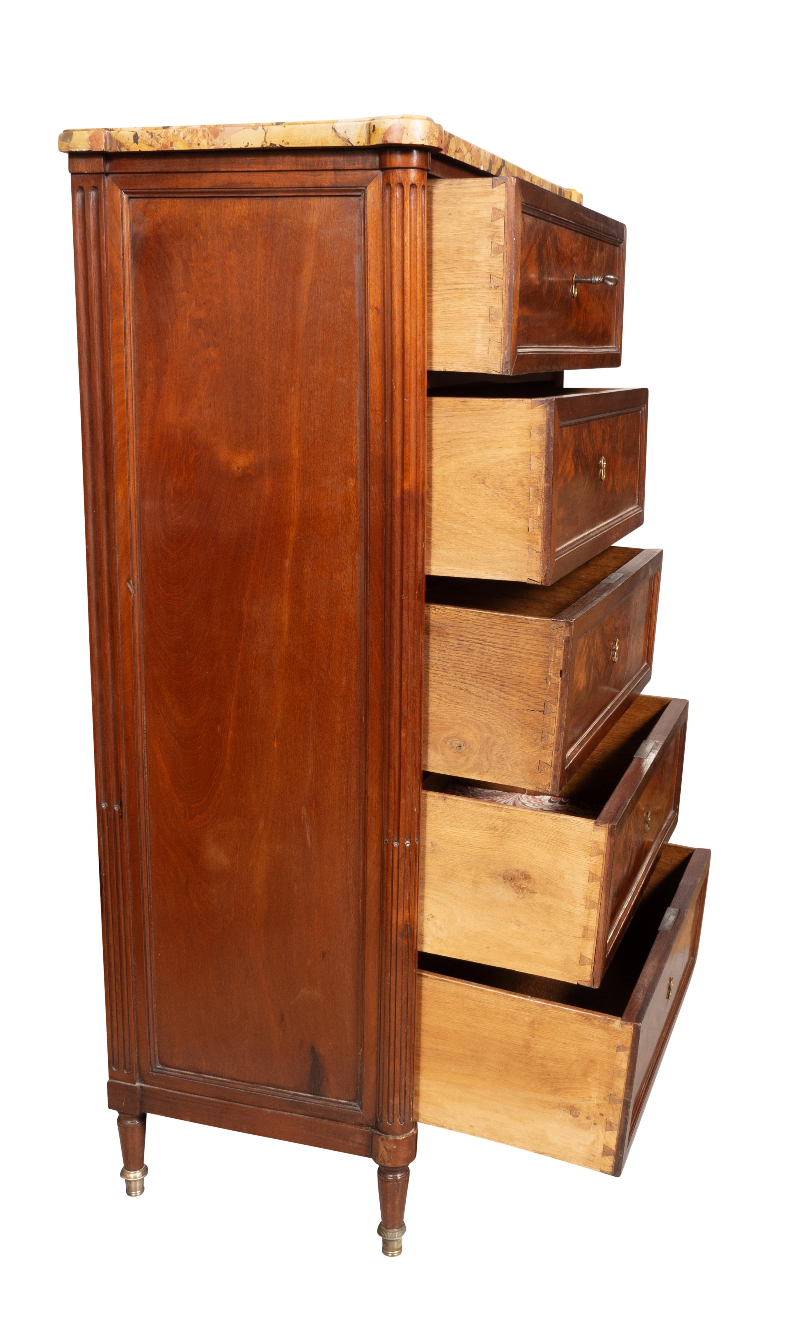 Chiffoniere in mogano Louis XVI di J.F Leleu in vendita 1