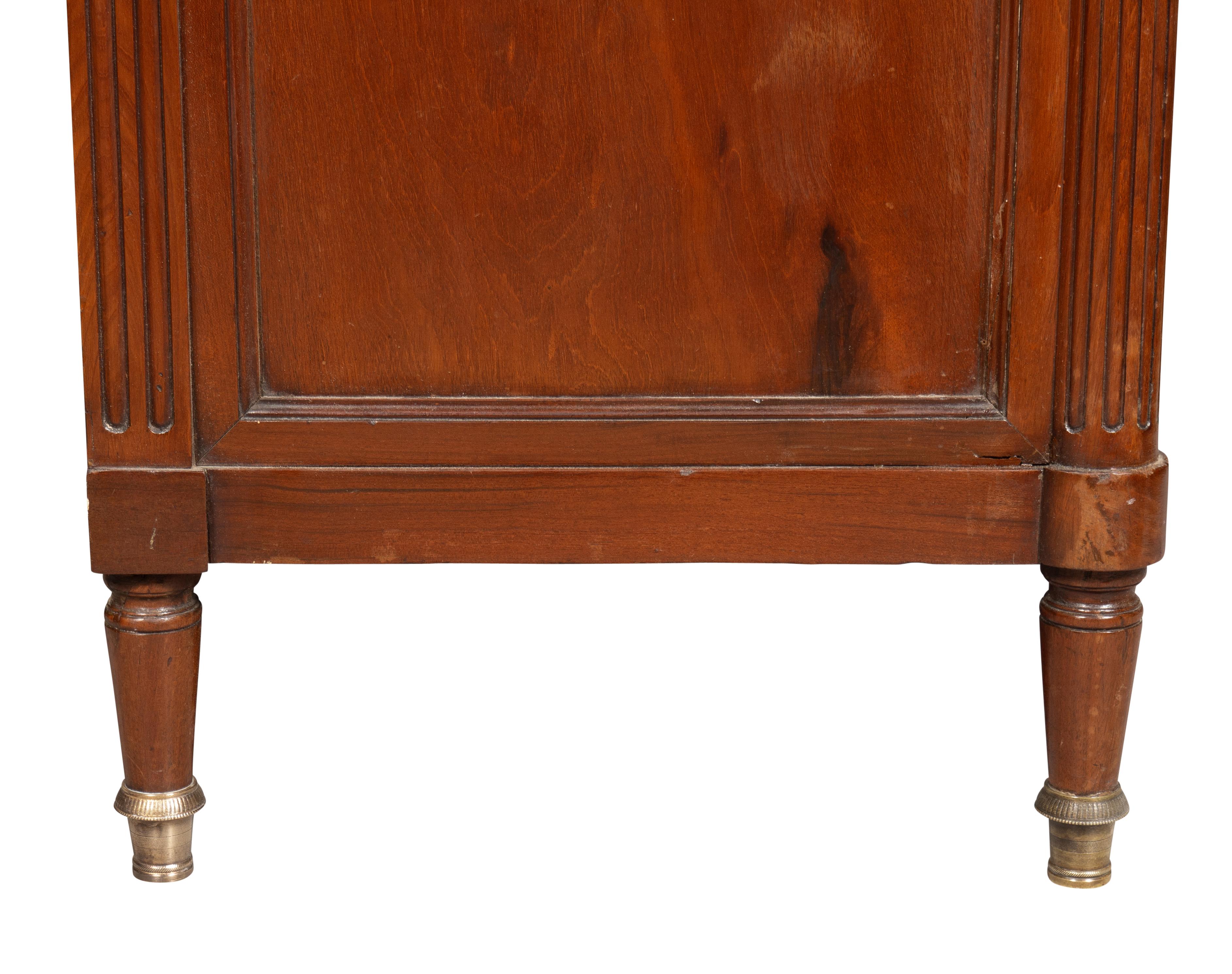 Chiffoniere in mogano Louis XVI di J.F Leleu in vendita 2