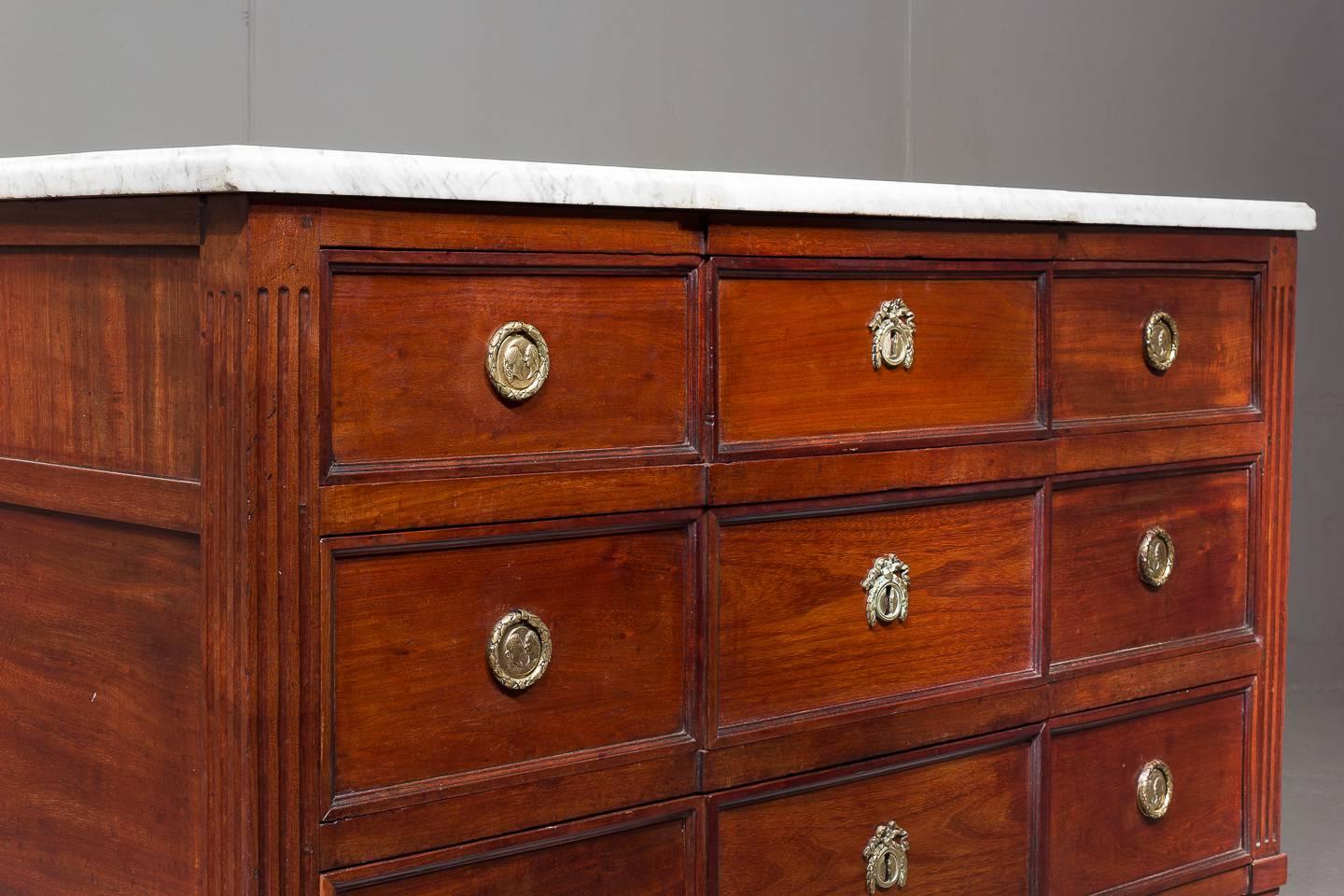 Louis XVI Mahogany Commode In Good Condition In Husbands Bosworth, Leicestershire