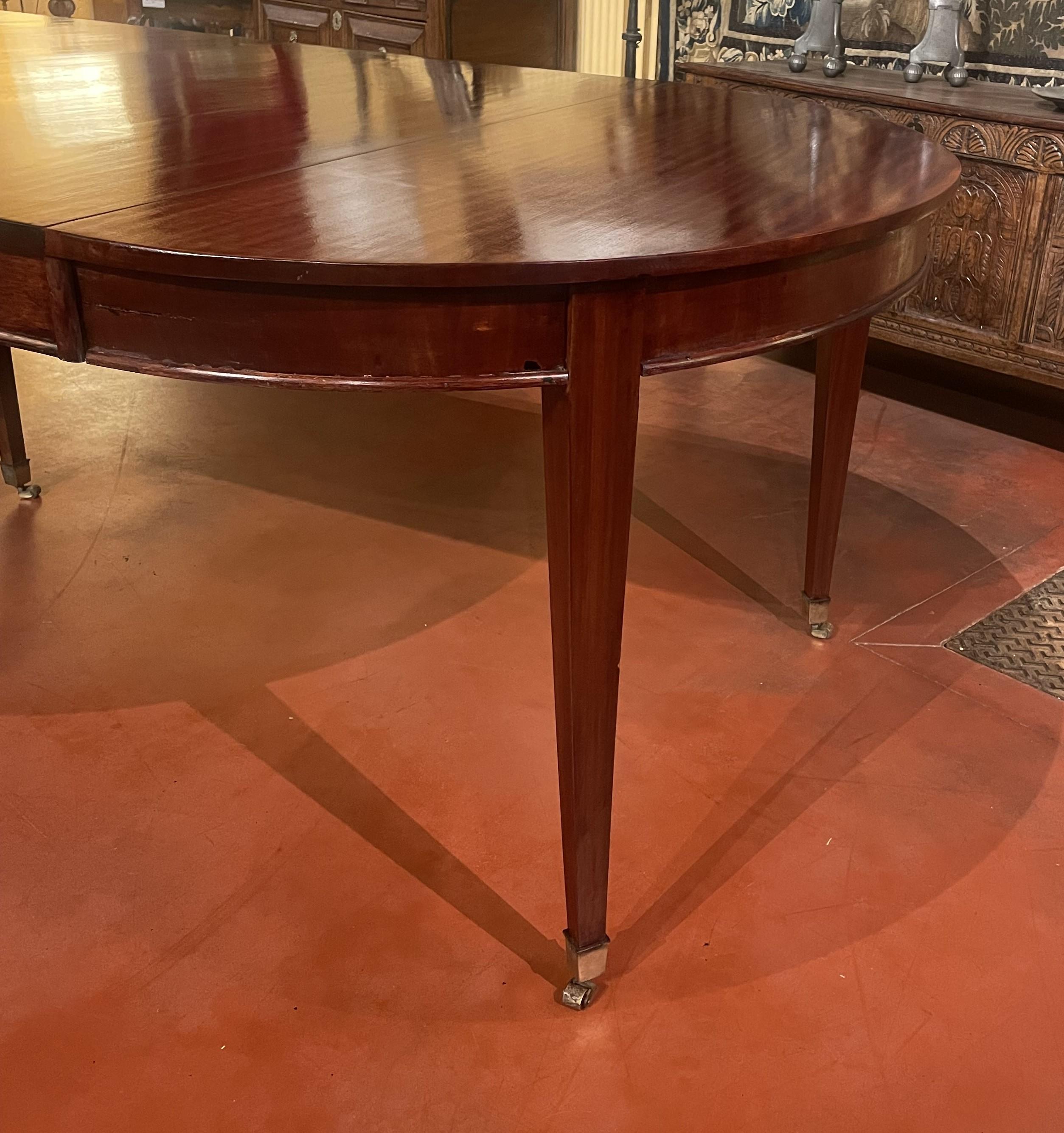 Louis XVI Mahogany Dining Table - 19th Century In Good Condition For Sale In Brussels, Brussels
