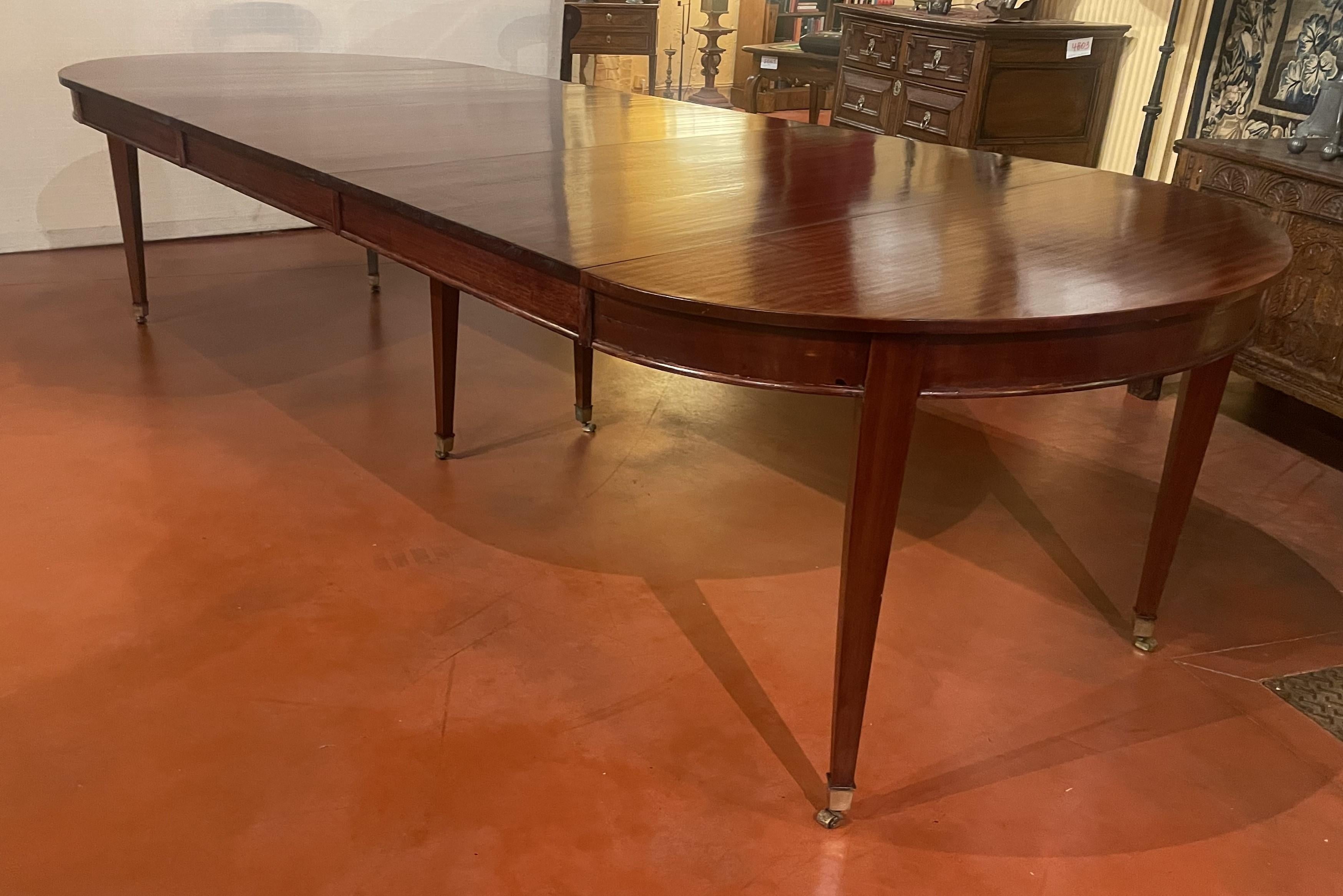 Louis XVI Mahogany Dining Table - 19th Century For Sale 1
