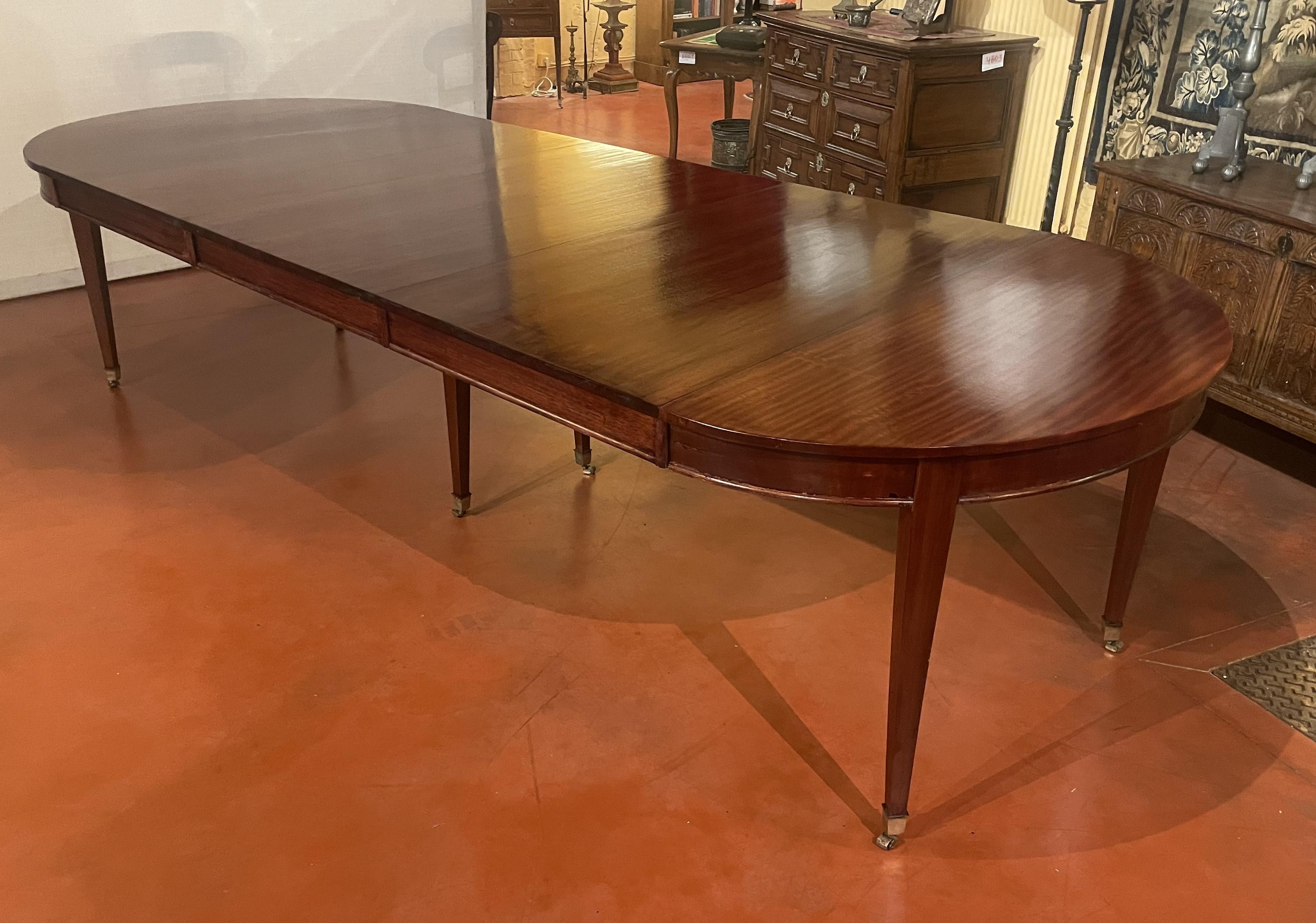 Louis XVI Mahogany Dining Table - 19th Century For Sale 2